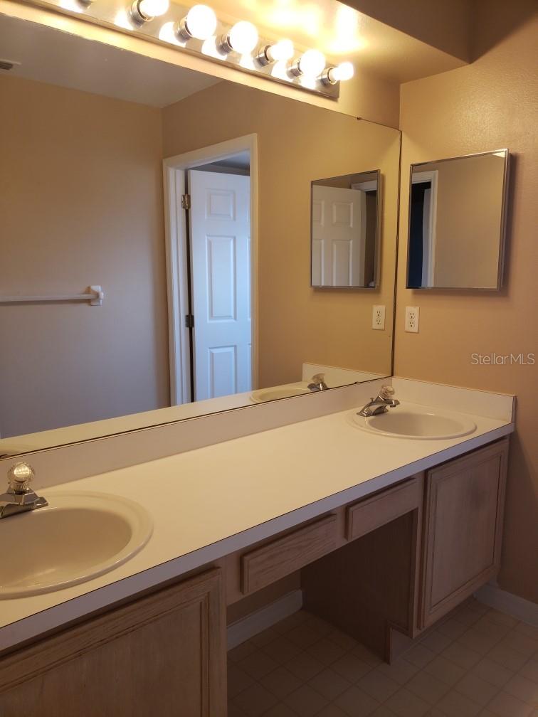 Image 9 of 11 For 3814 Regents Way