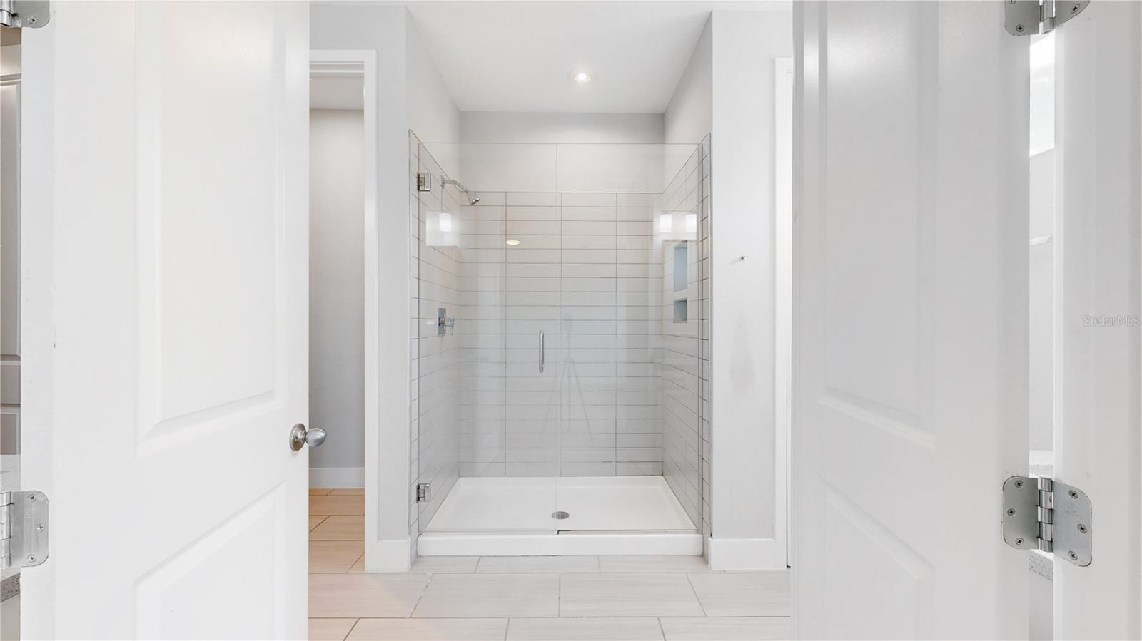 Image 17 of 30 For 7885 Berkshire Oak Alley