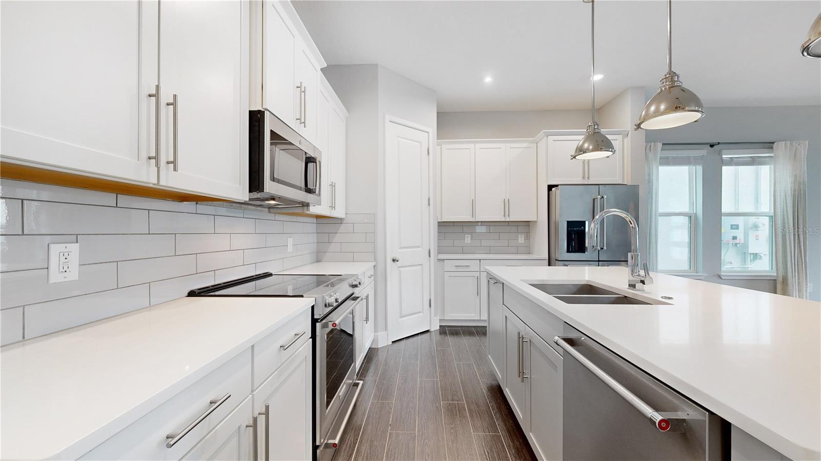 Image 5 of 30 For 7885 Berkshire Oak Alley