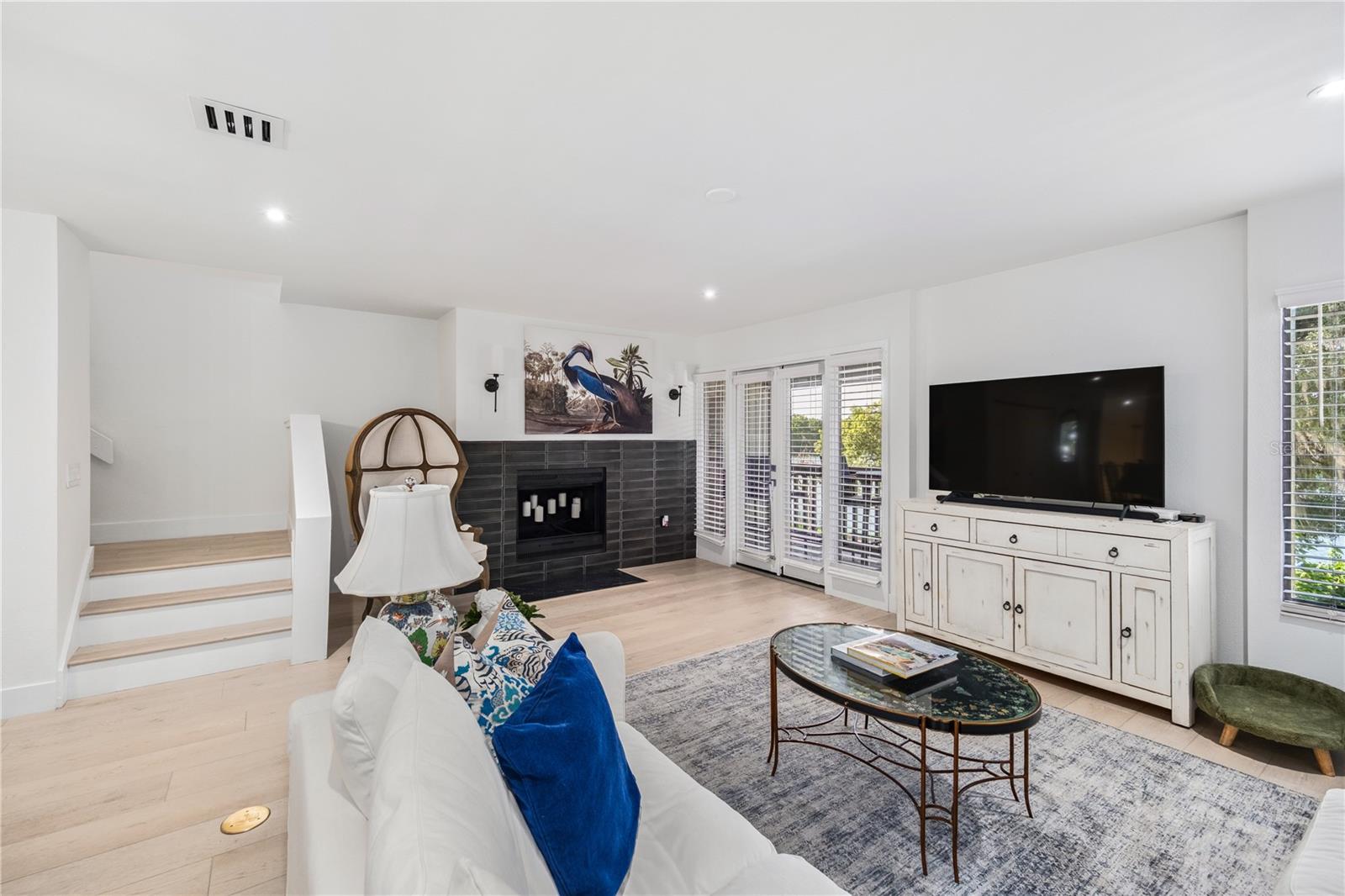 Image 13 of 37 For 568 Osceola Avenue 15