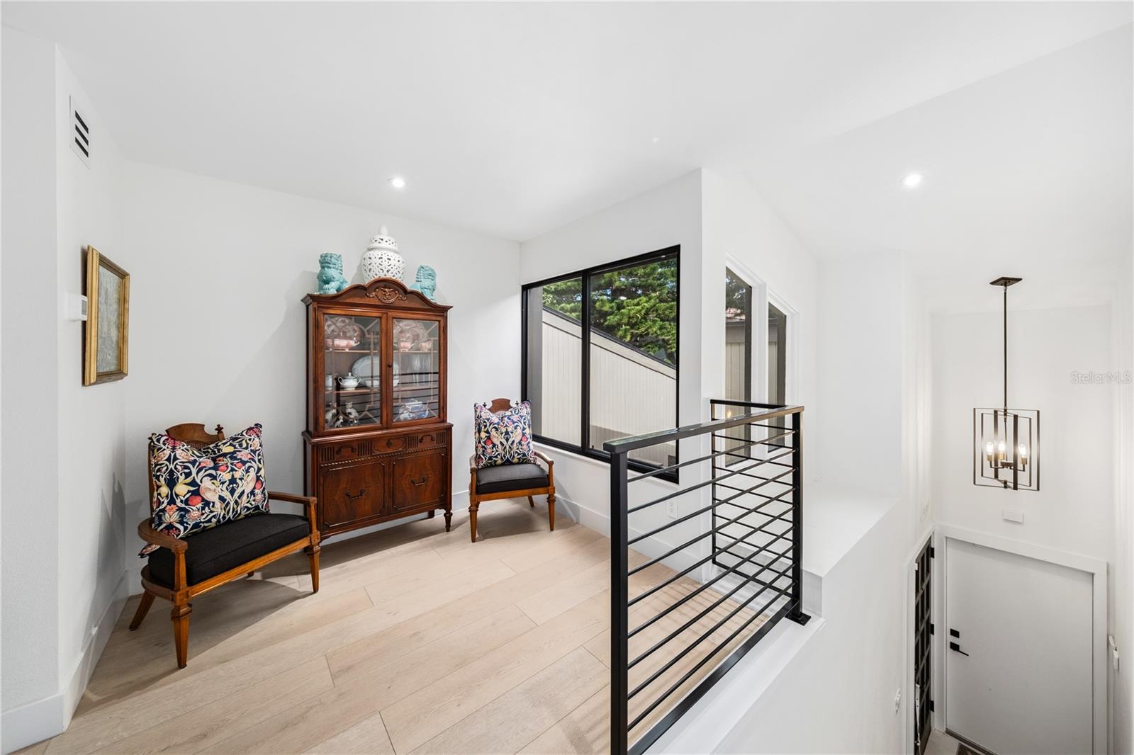 Image 15 of 37 For 568 Osceola Avenue 15