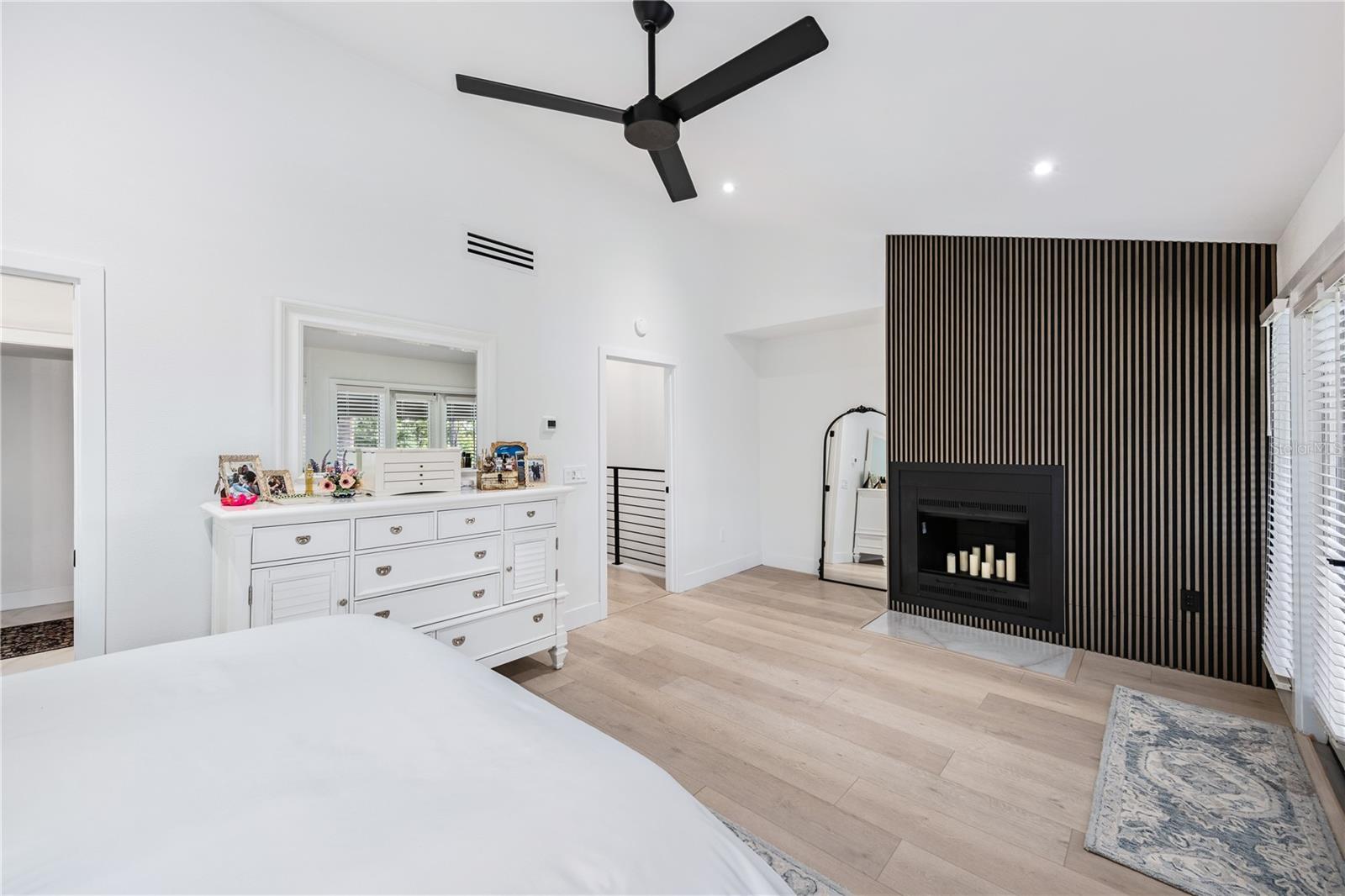 Image 21 of 37 For 568 Osceola Avenue 15