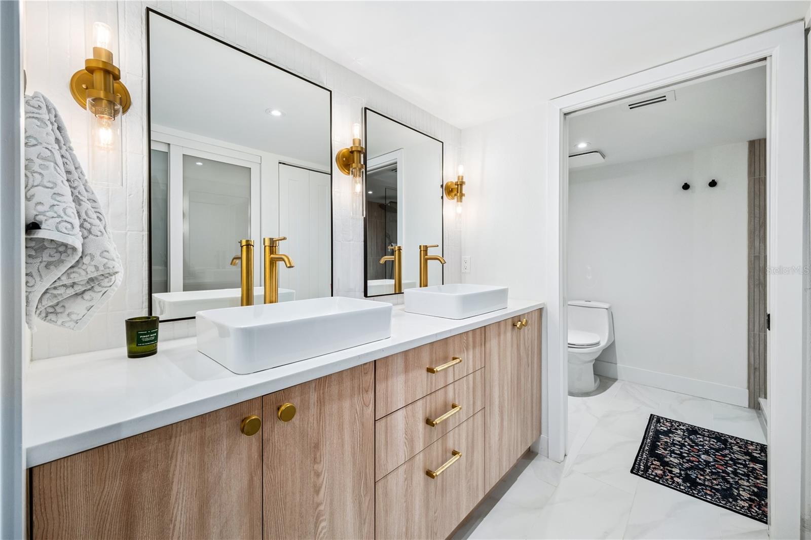 Image 23 of 37 For 568 Osceola Avenue 15