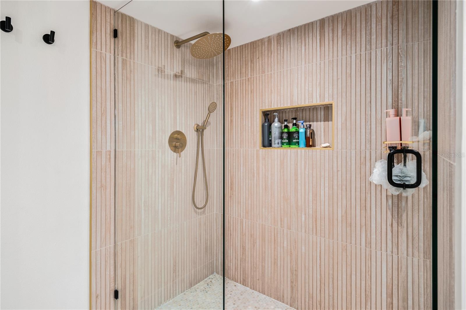 Image 24 of 37 For 568 Osceola Avenue 15