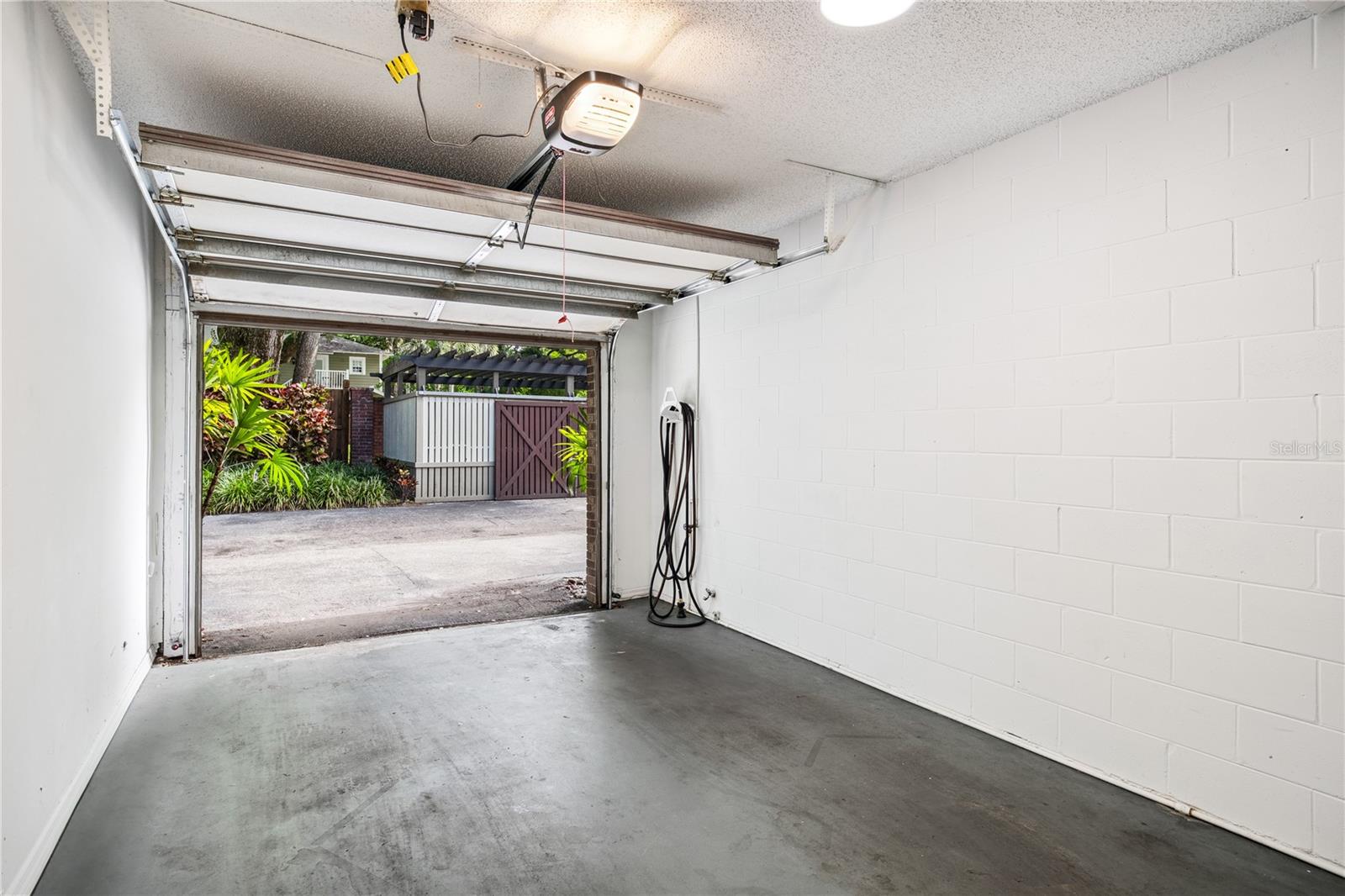 Image 28 of 37 For 568 Osceola Avenue 15