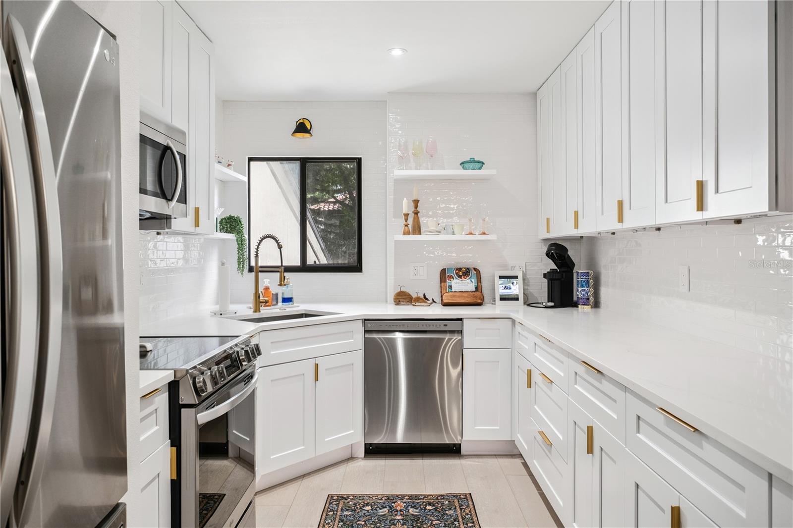 Image 7 of 37 For 568 Osceola Avenue 15