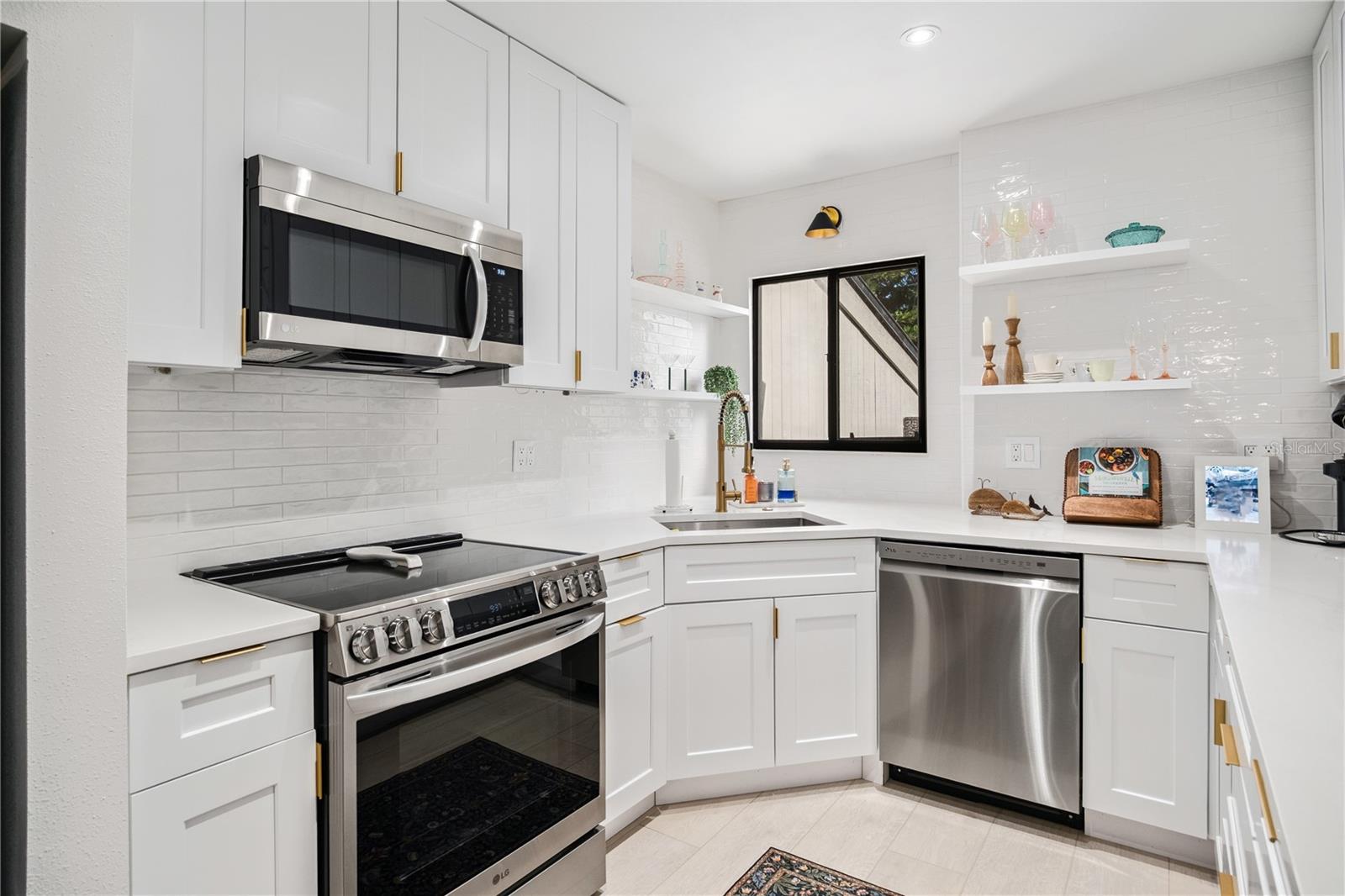 Image 8 of 37 For 568 Osceola Avenue 15