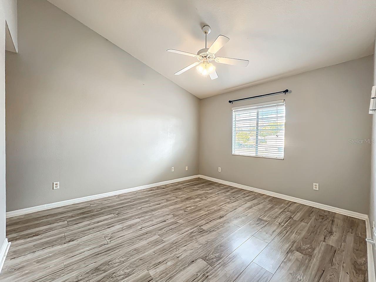 Image 14 of 23 For 185 Pearl Lake Causeway 210