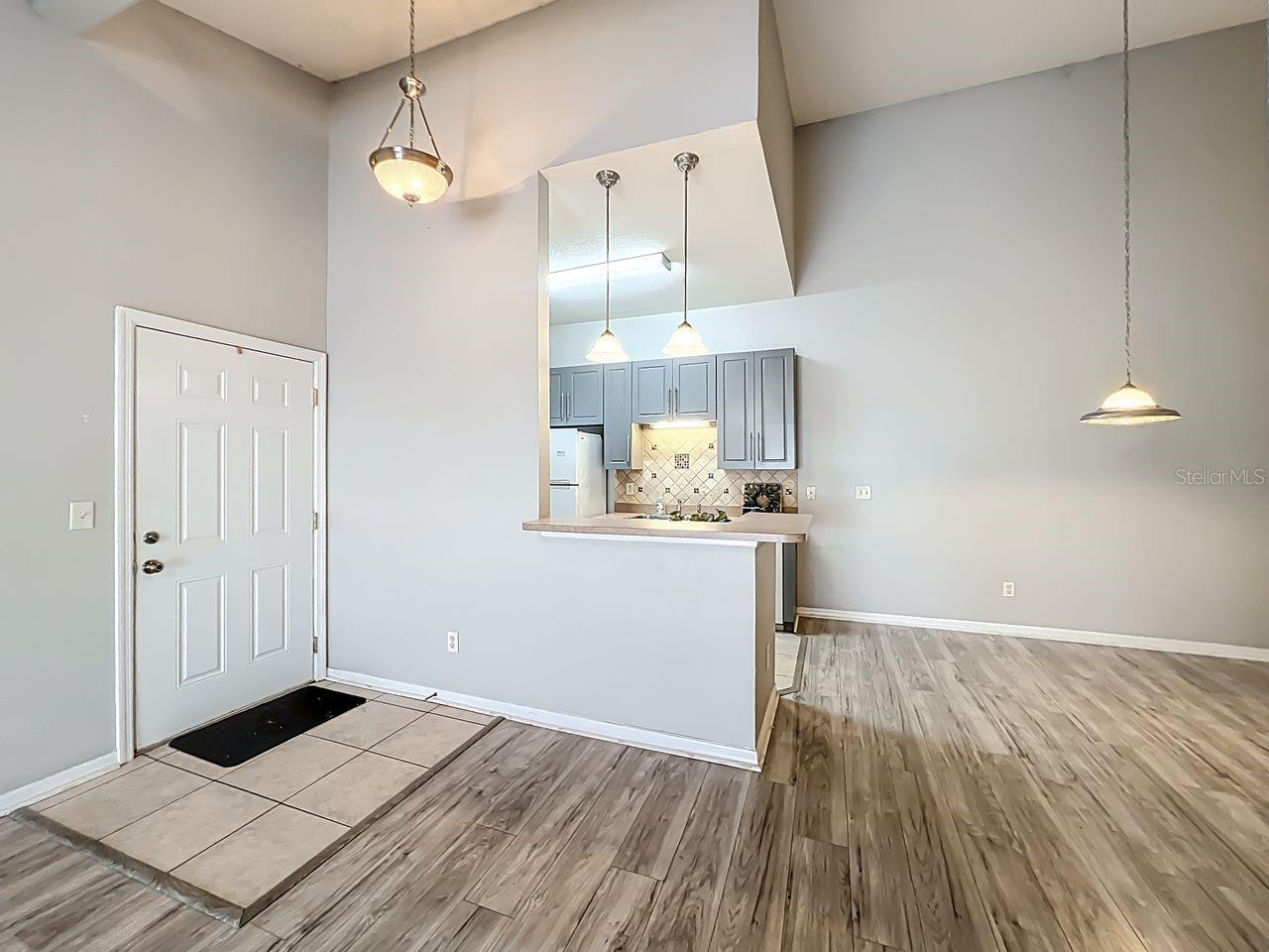 Image 4 of 23 For 185 Pearl Lake Causeway 210