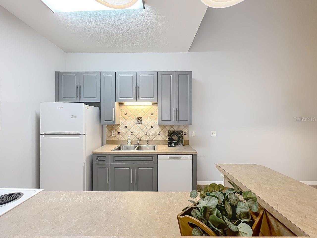 Image 7 of 23 For 185 Pearl Lake Causeway 210