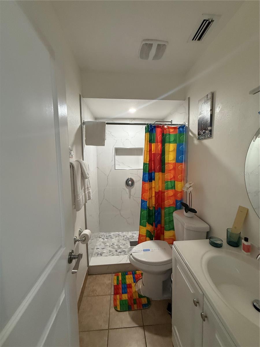 Image 14 of 21 For 112 Lagoon Road