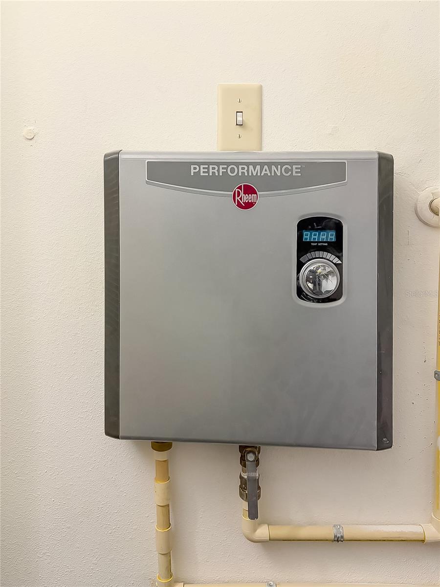 Image 33 of 51 For 8216 Tivoli Drive