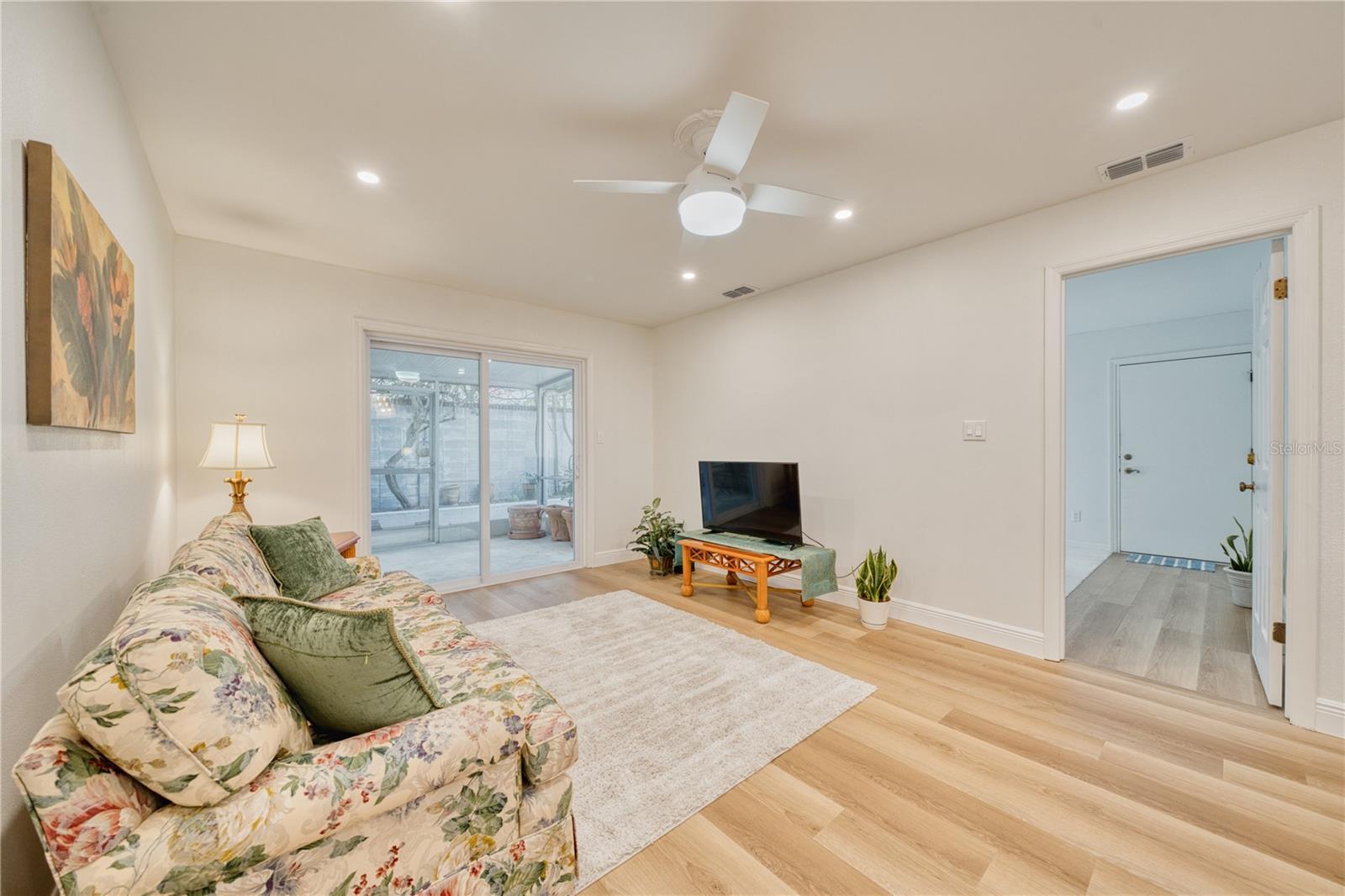 Image 14 of 30 For 2084 Countryside Circle S 25