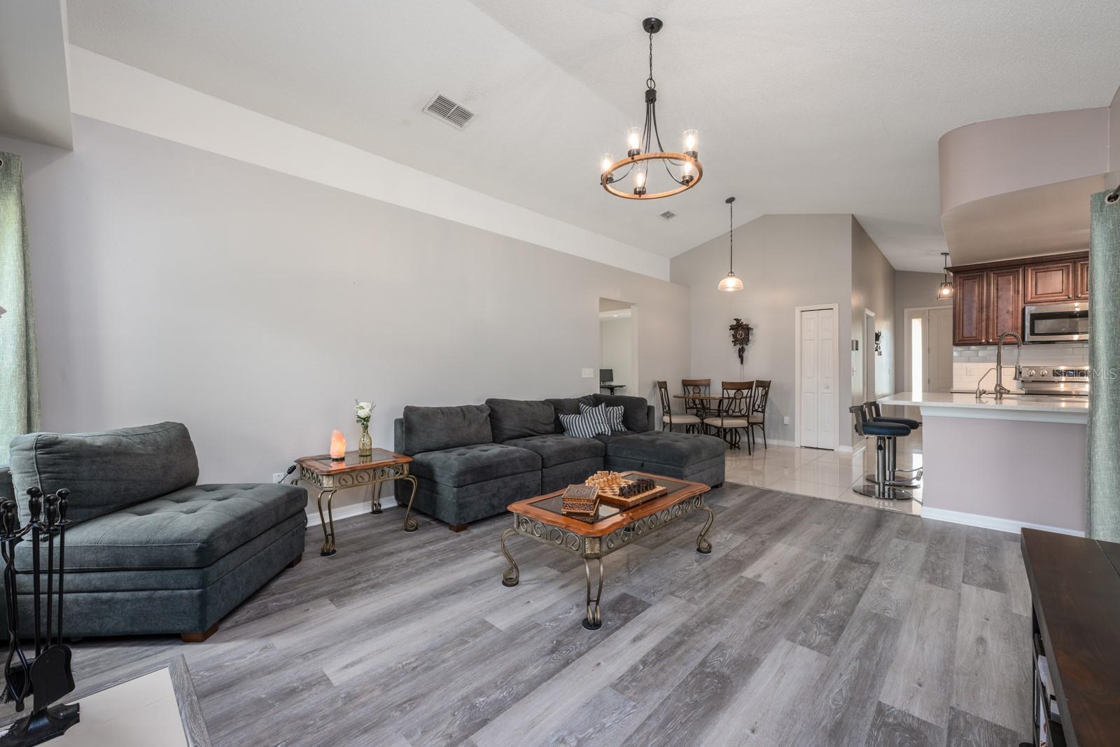 Image 4 of 25 For 2753 Cullens Court