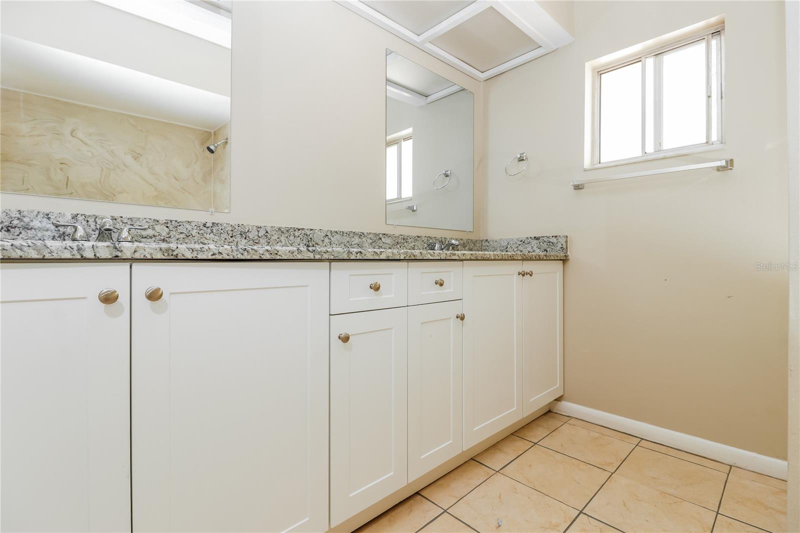 Image 11 of 16 For 37 Harbor Oaks Circle