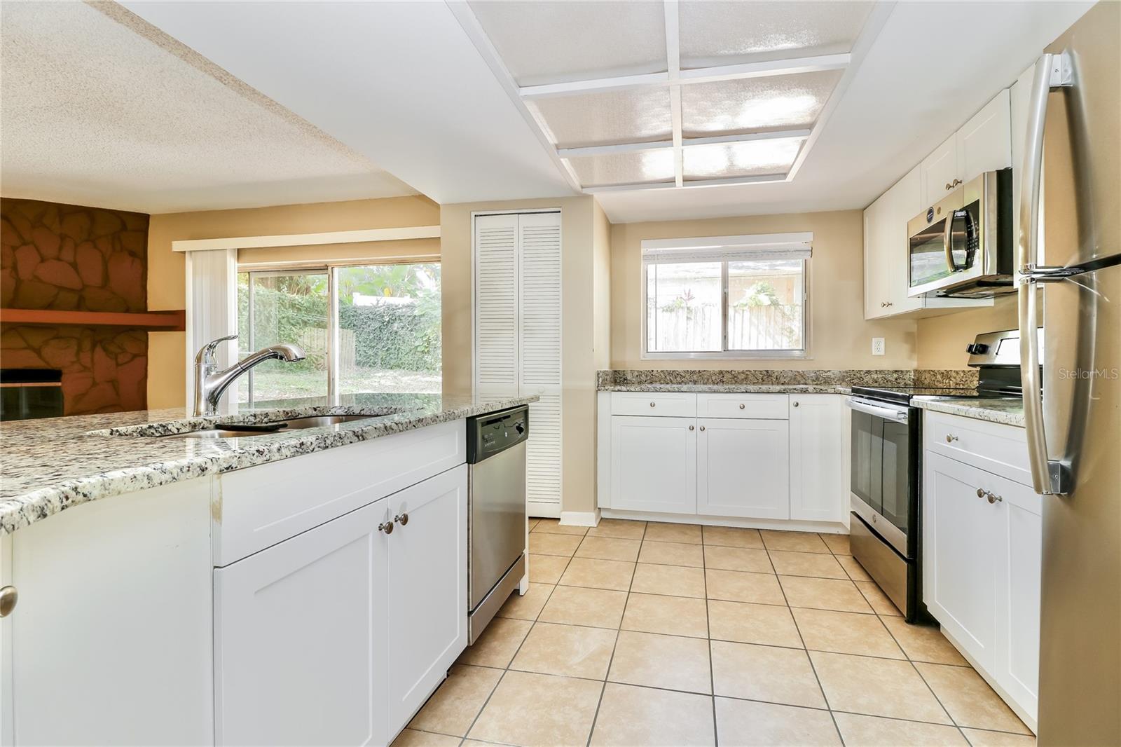 Image 6 of 16 For 37 Harbor Oaks Circle