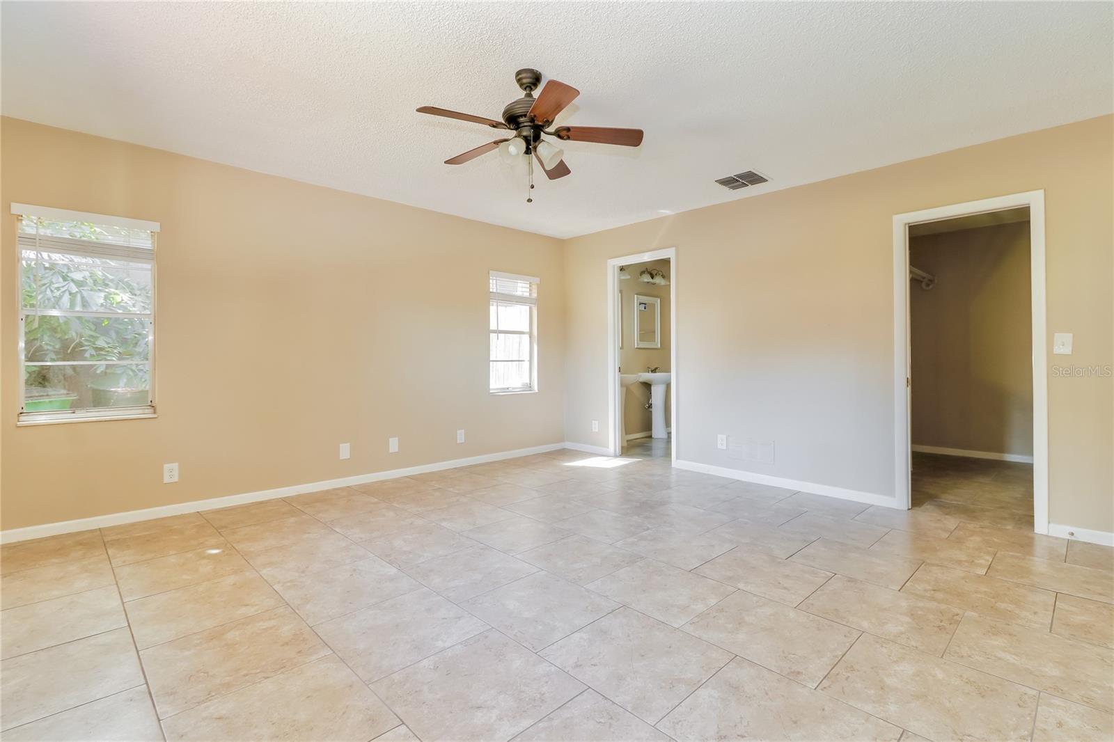 Image 9 of 16 For 37 Harbor Oaks Circle