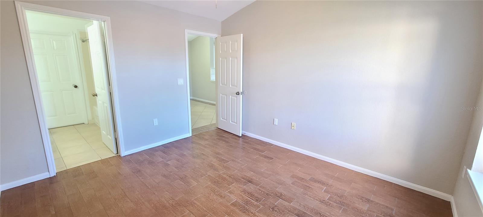 Image 19 of 57 For 940 Village Trail 4-306