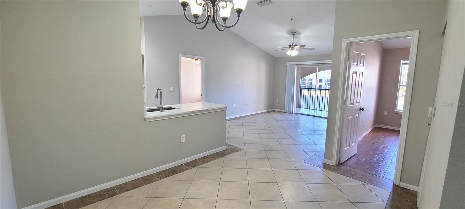 Image 4 of 57 For 940 Village Trail 4-306