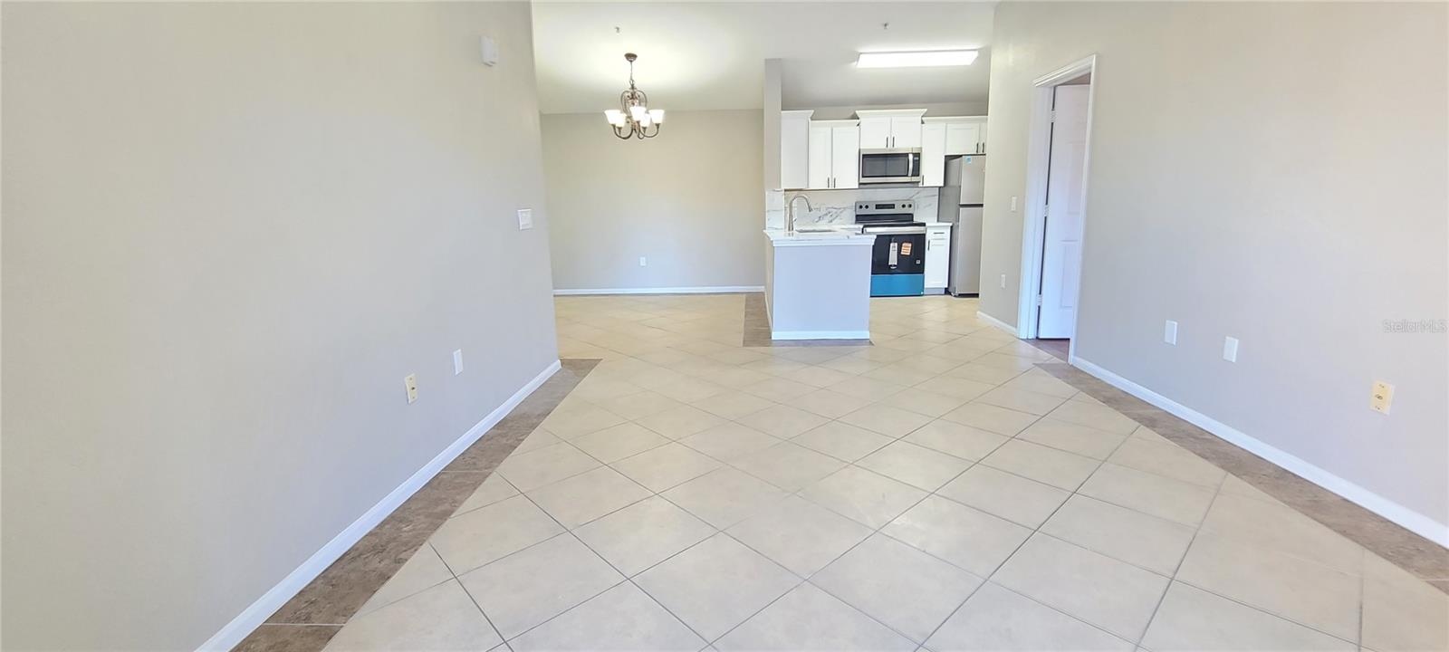 Image 9 of 57 For 940 Village Trail 4-306