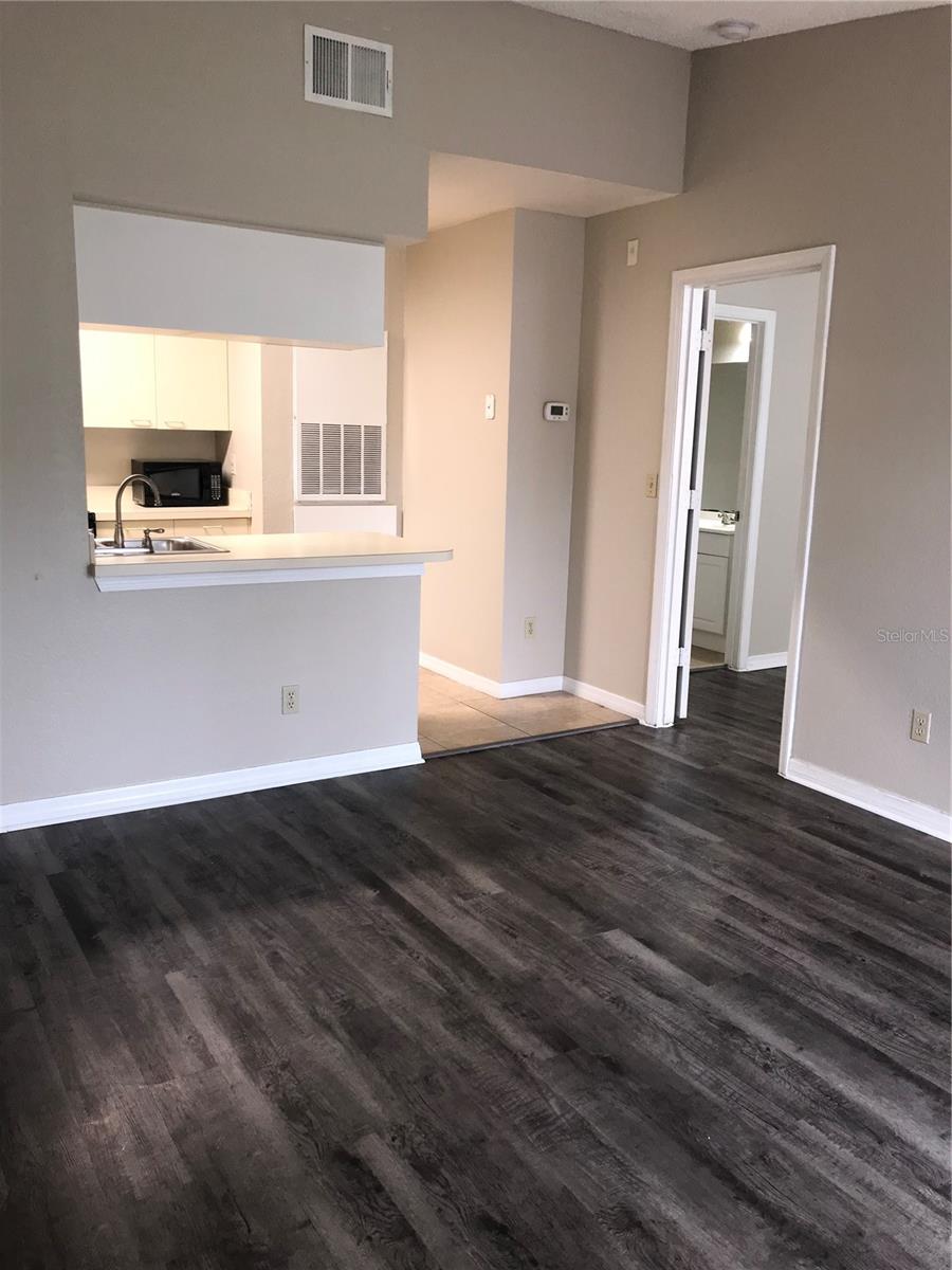 Image 4 of 6 For 2550 Alafaya Trail 1207