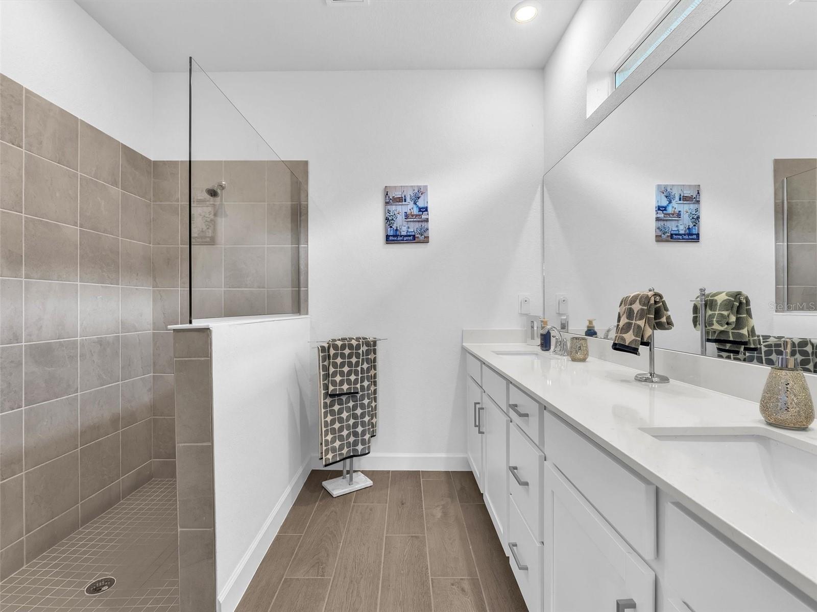 Image 14 of 29 For 7961 Lakes Edge Lane