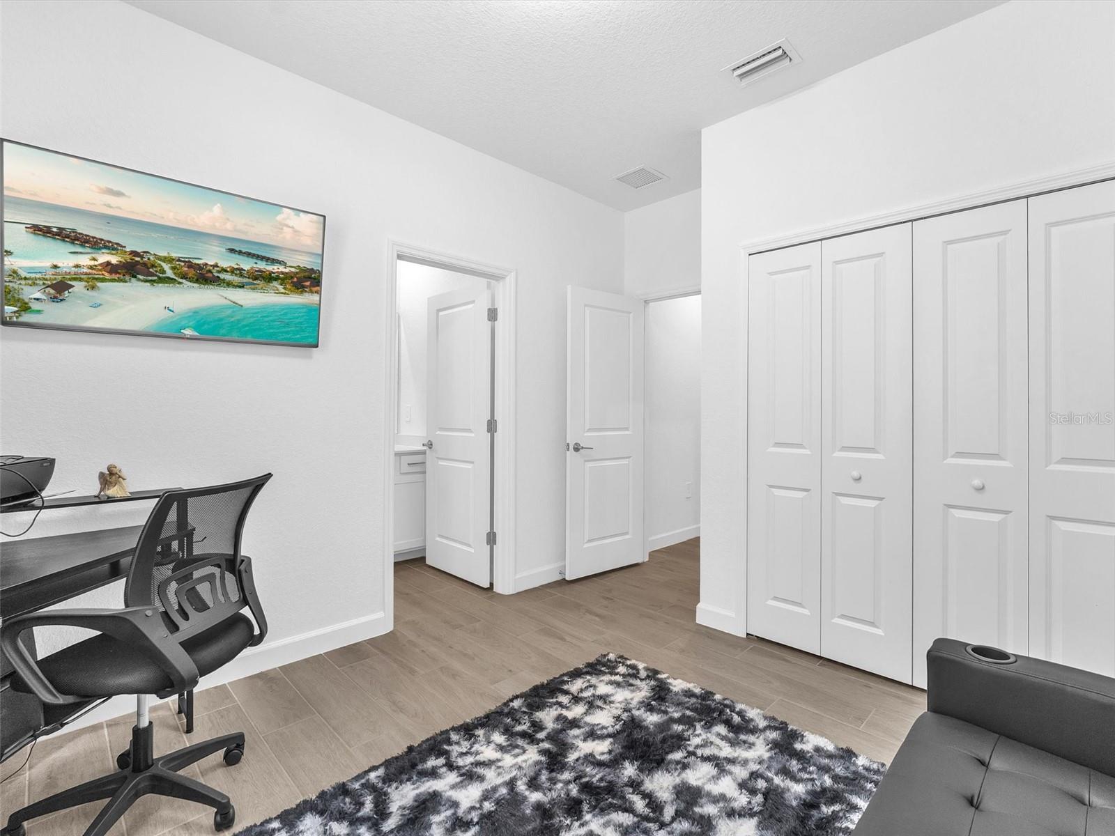 Image 16 of 29 For 7961 Lakes Edge Lane