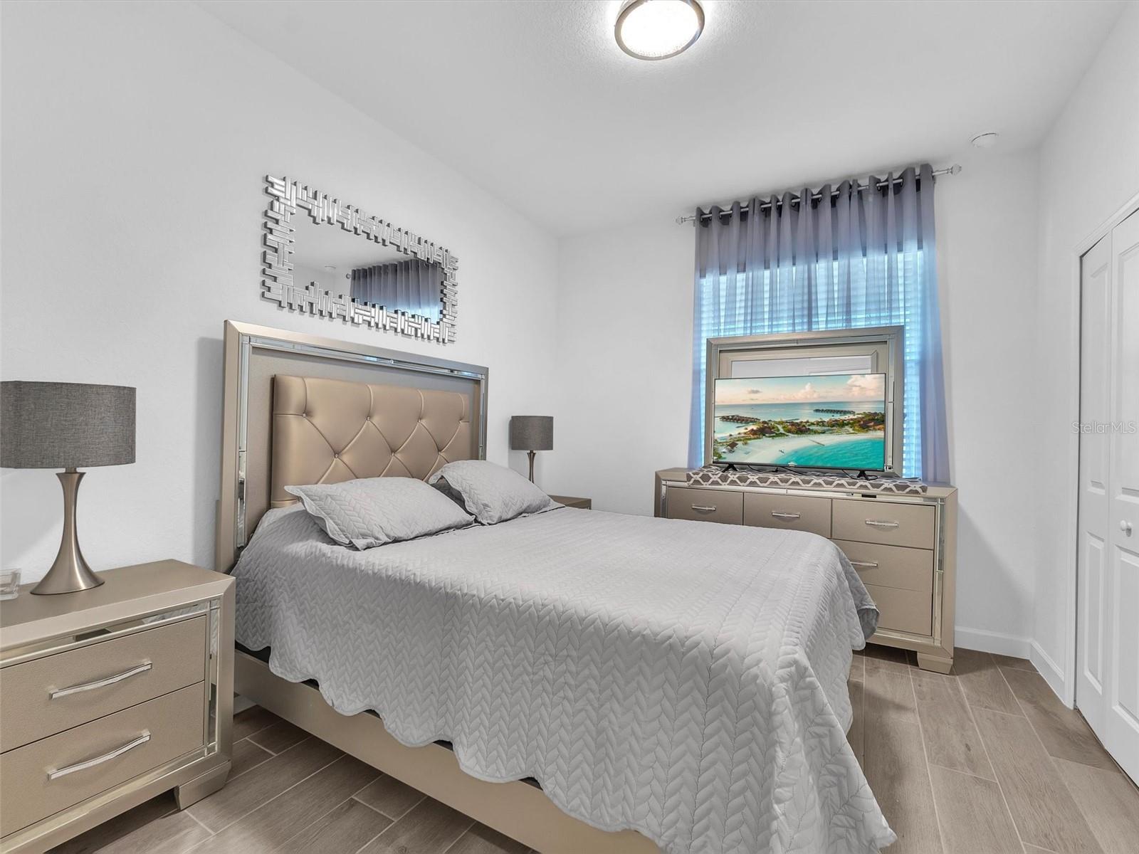 Image 19 of 29 For 7961 Lakes Edge Lane