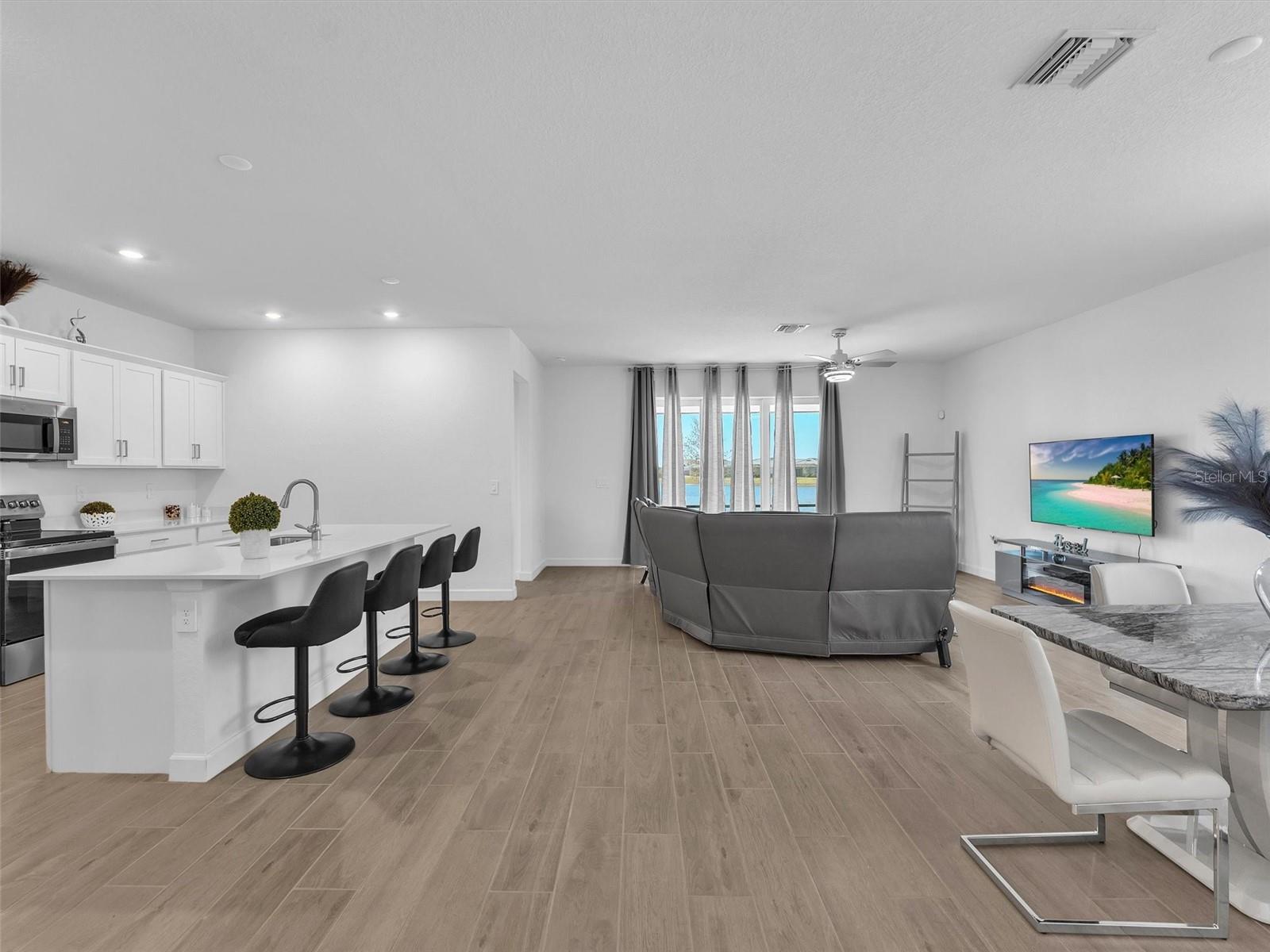 Image 6 of 29 For 7961 Lakes Edge Lane