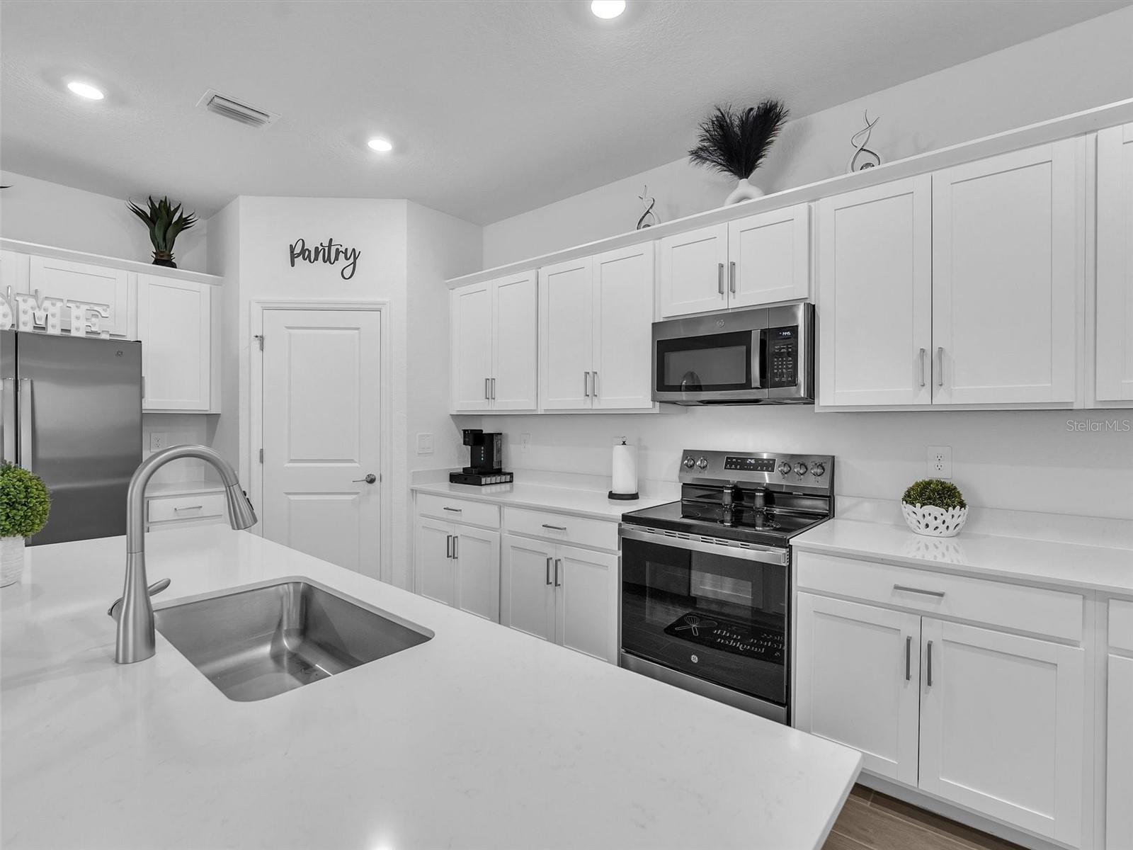 Image 7 of 29 For 7961 Lakes Edge Lane