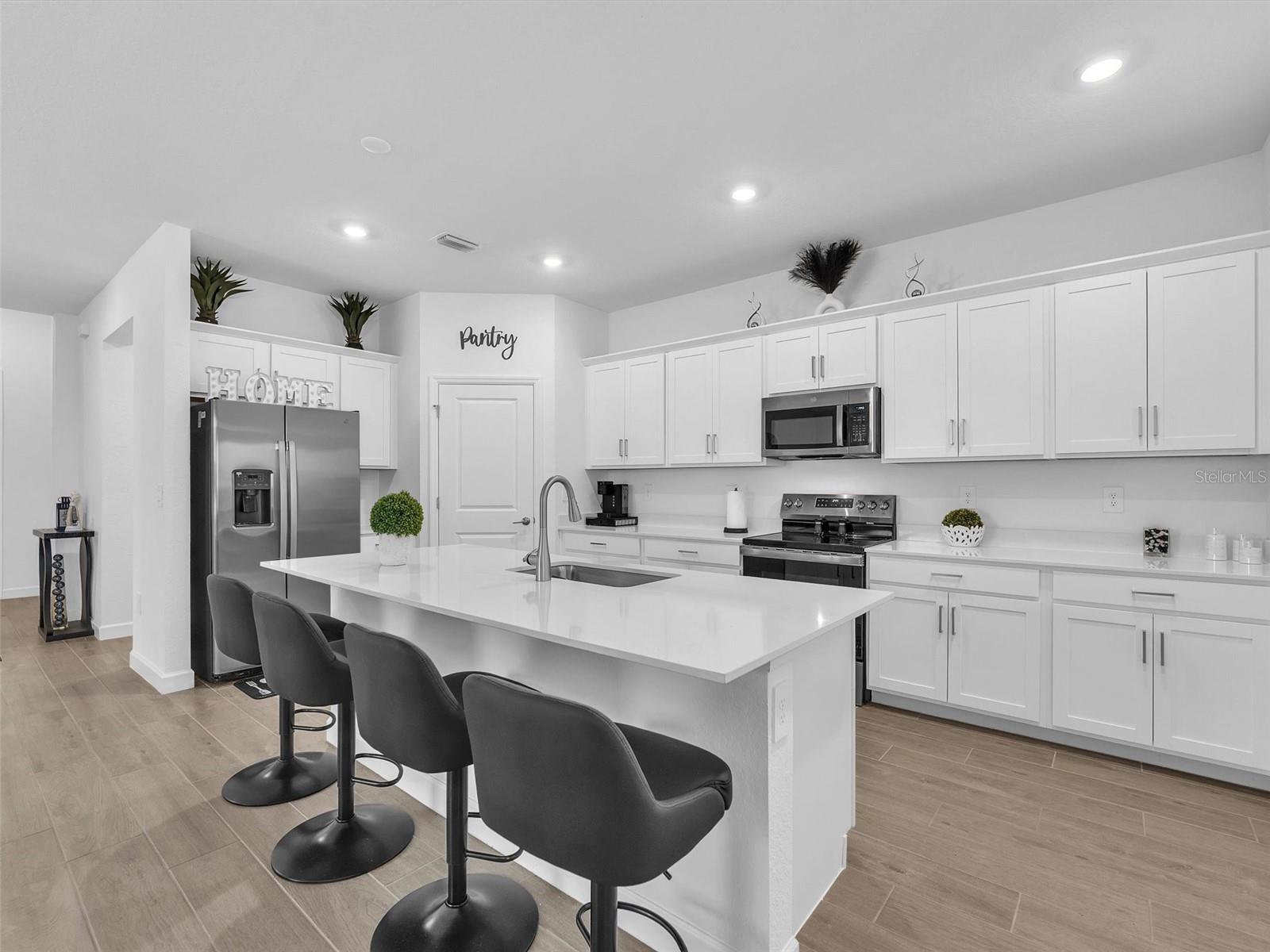 Image 8 of 29 For 7961 Lakes Edge Lane