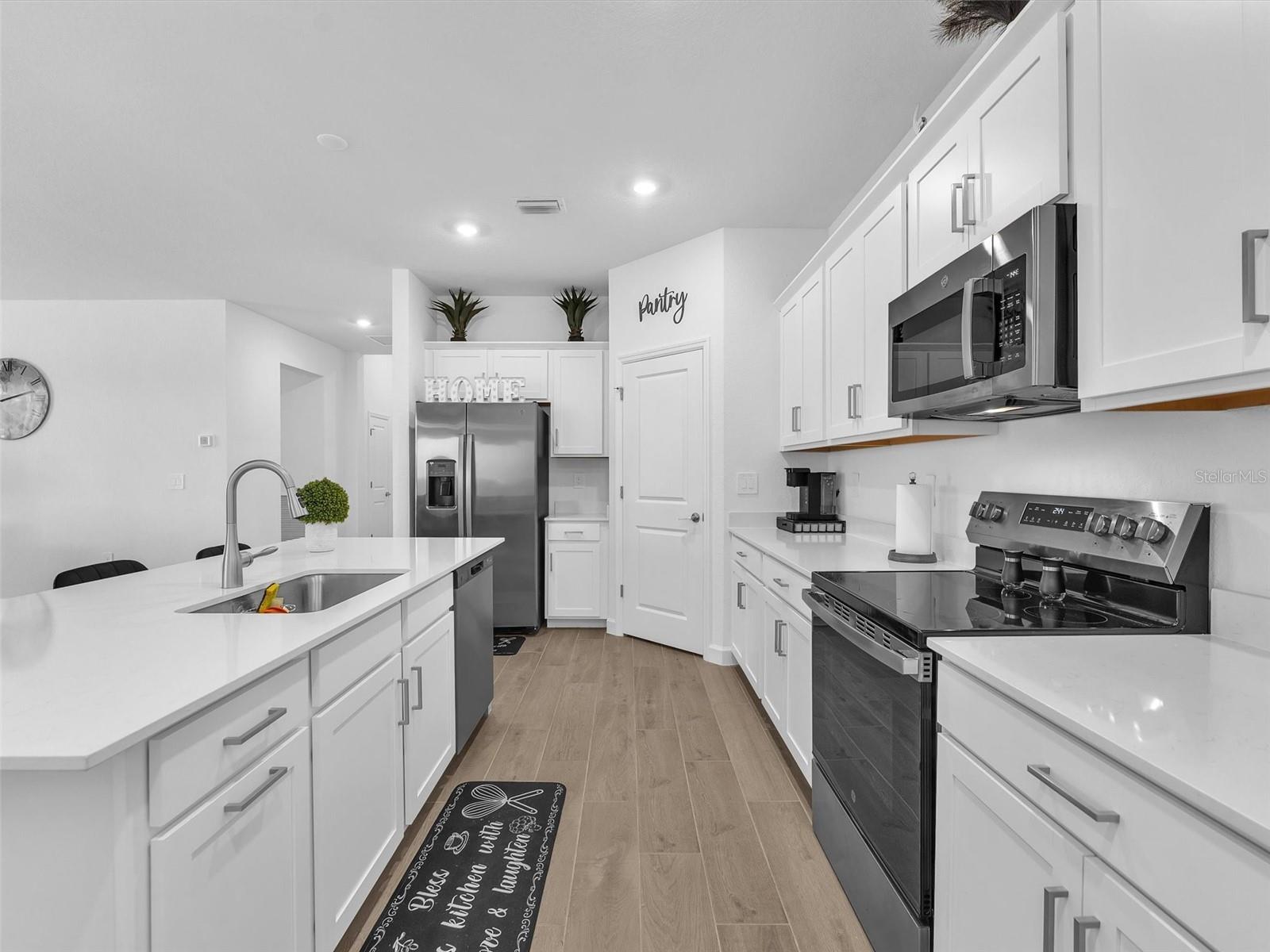 Image 9 of 29 For 7961 Lakes Edge Lane