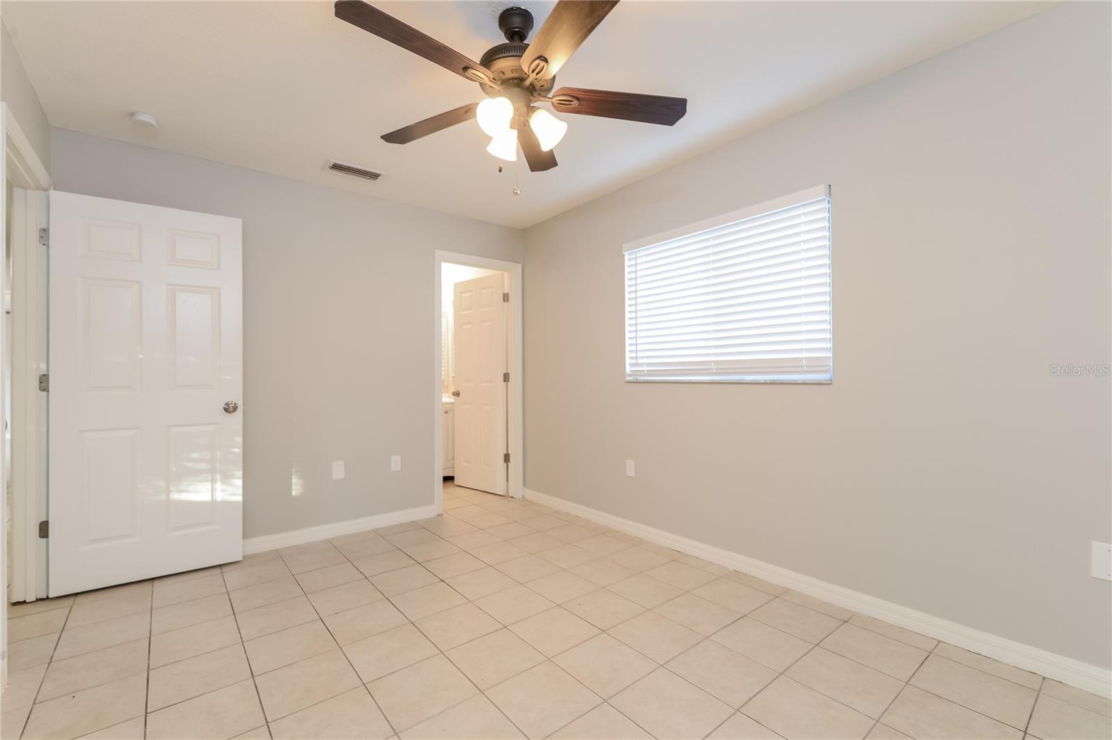 Image 8 of 16 For 1706 17th Avenue Drive E