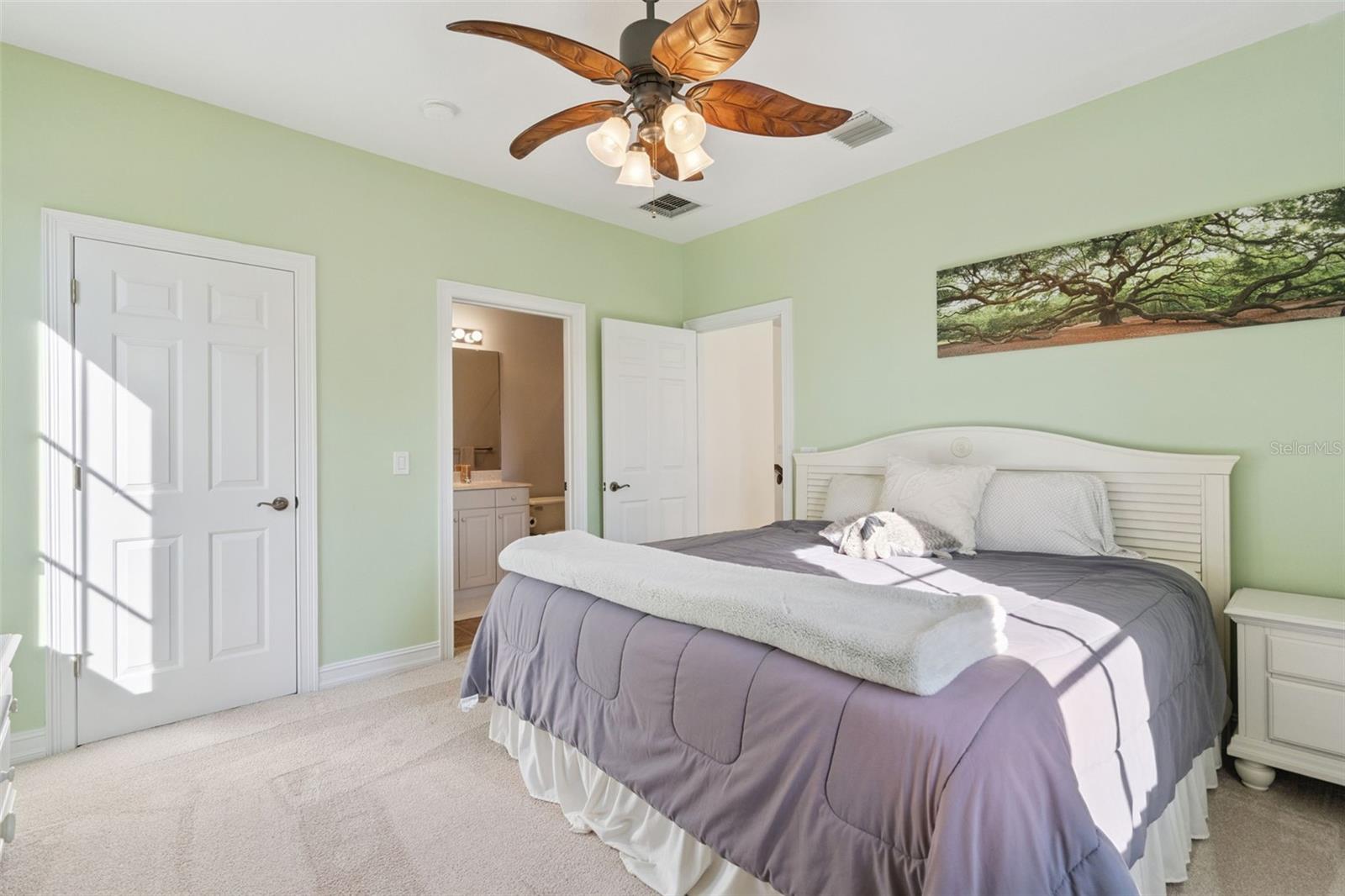 Image 37 of 97 For 799 Oak Shadows Road