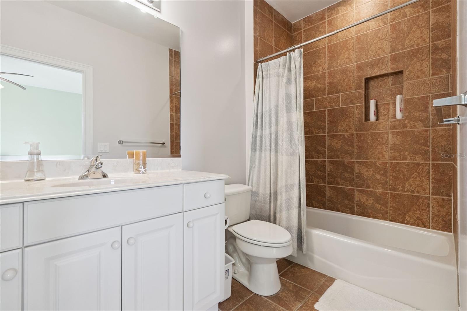 Image 39 of 97 For 799 Oak Shadows Road