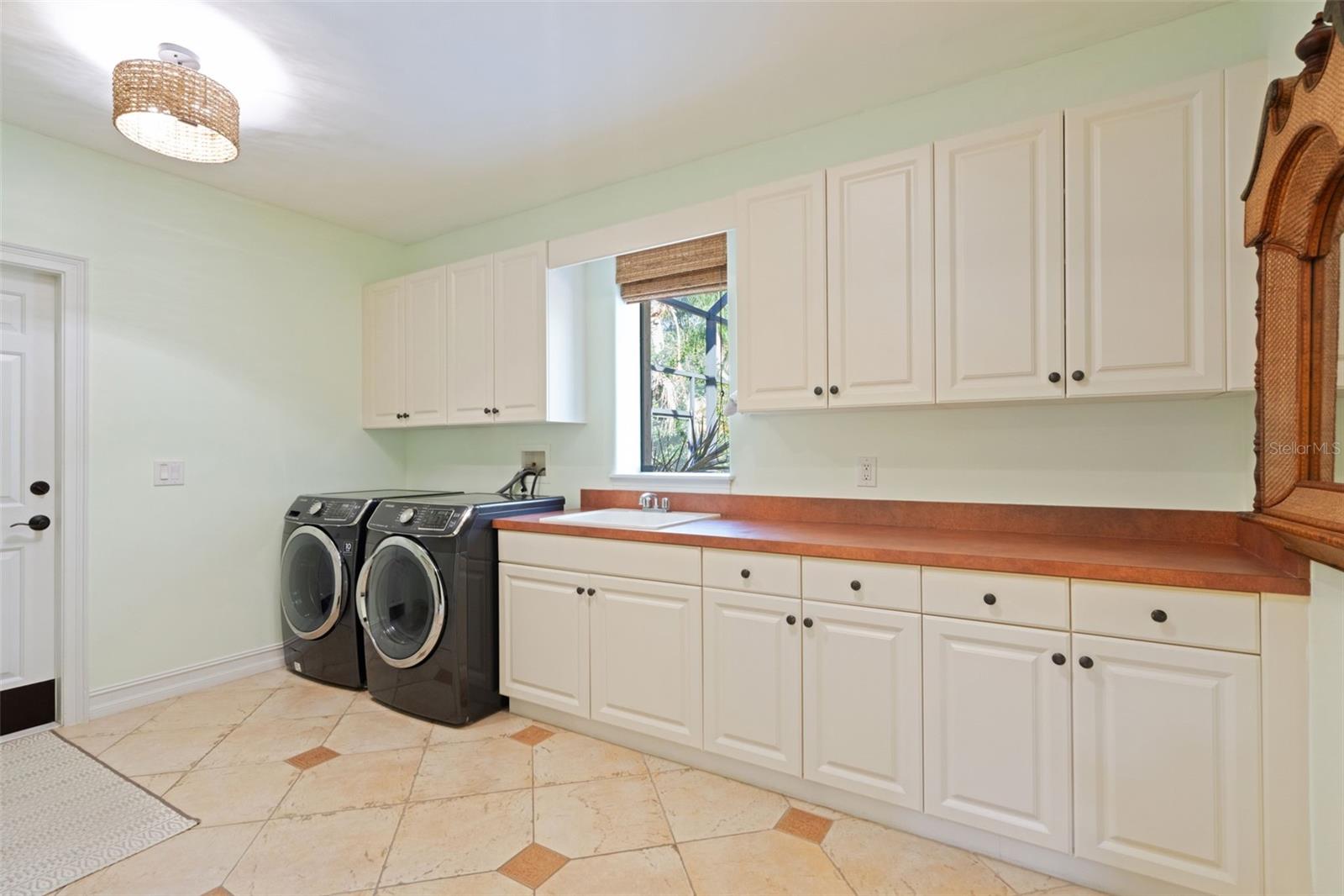 Image 40 of 97 For 799 Oak Shadows Road