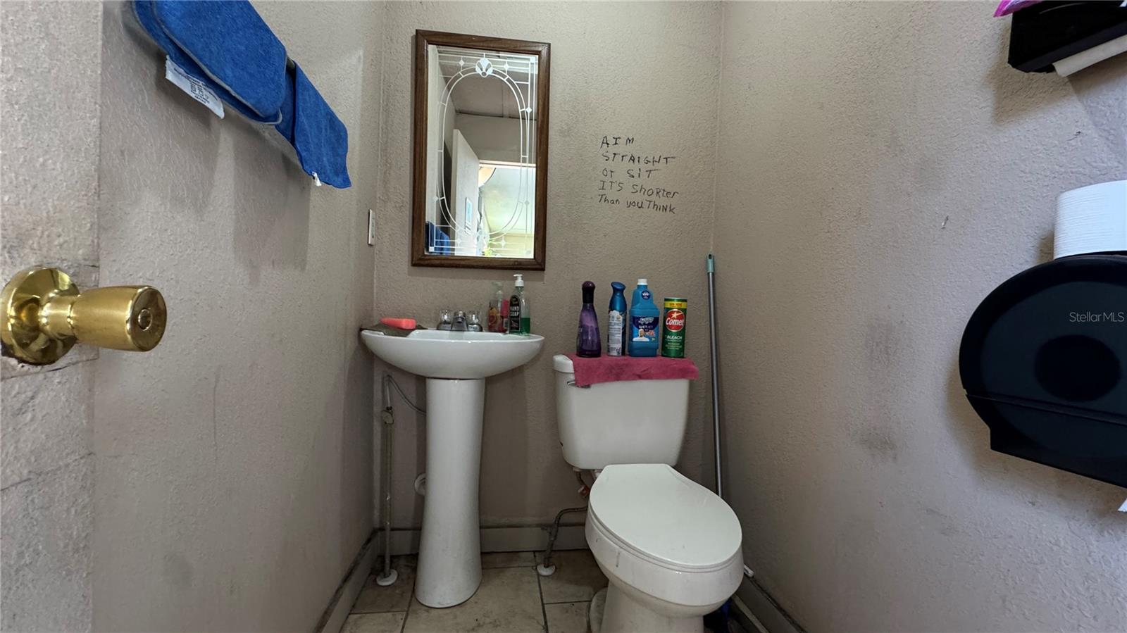 Listing photo id 10 for 10 Barry Avenue