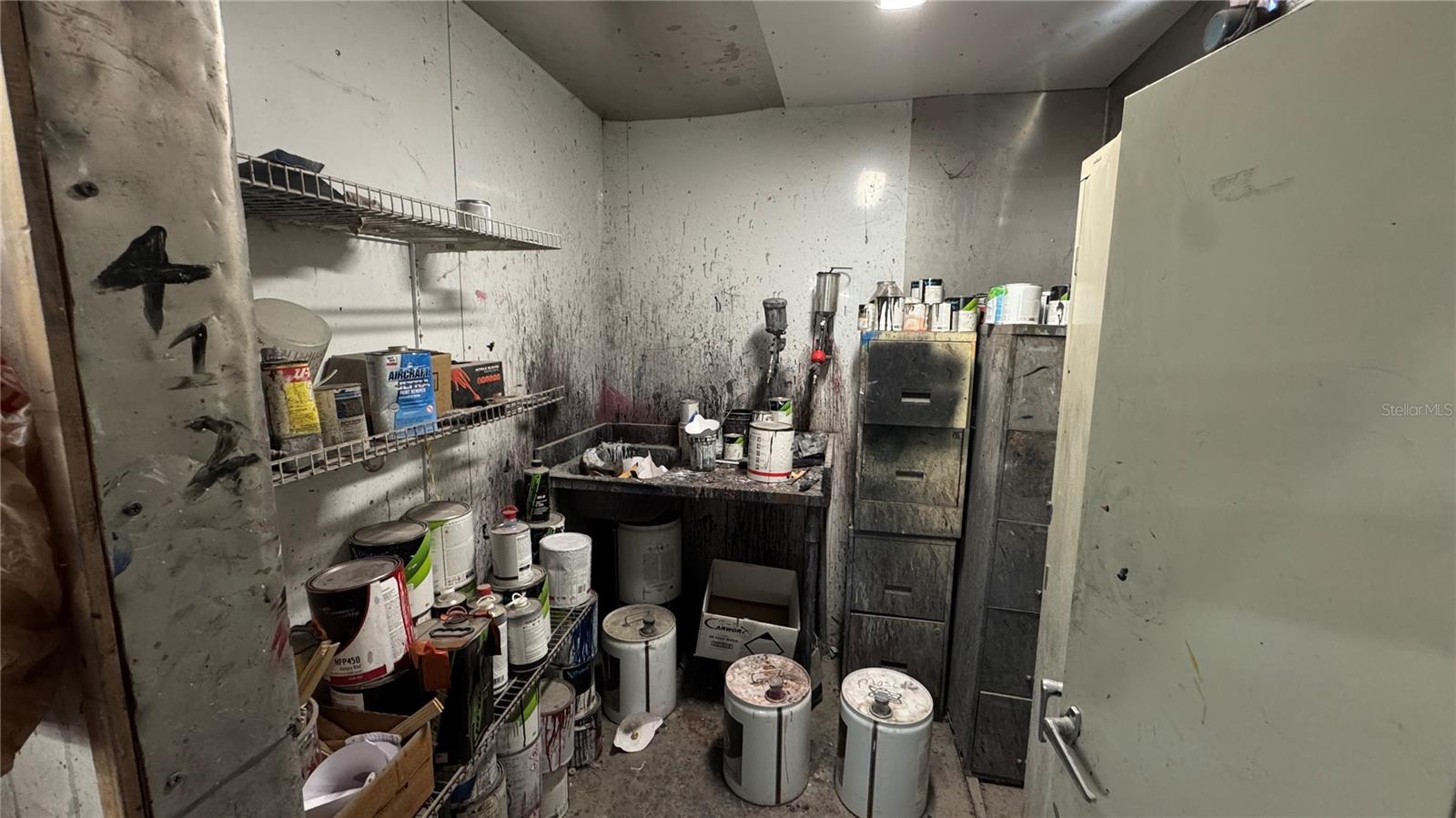 Listing photo id 4 for 10 Barry Avenue