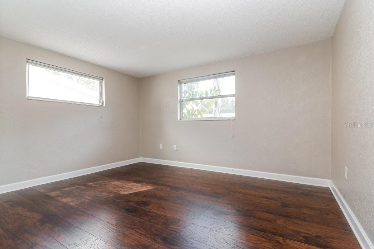 Image 5 of 13 For 4929 Amherst Court