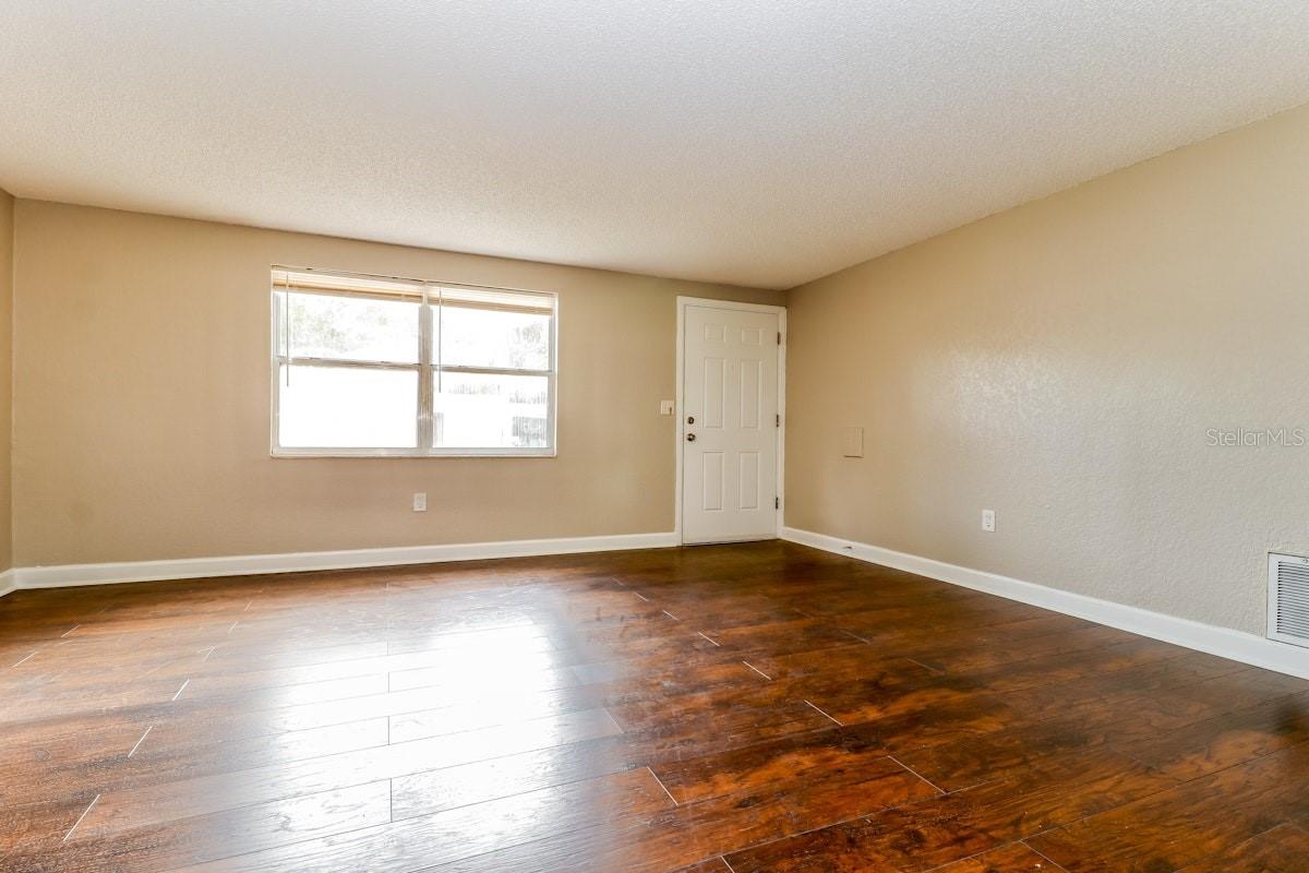 Image 7 of 13 For 4929 Amherst Court