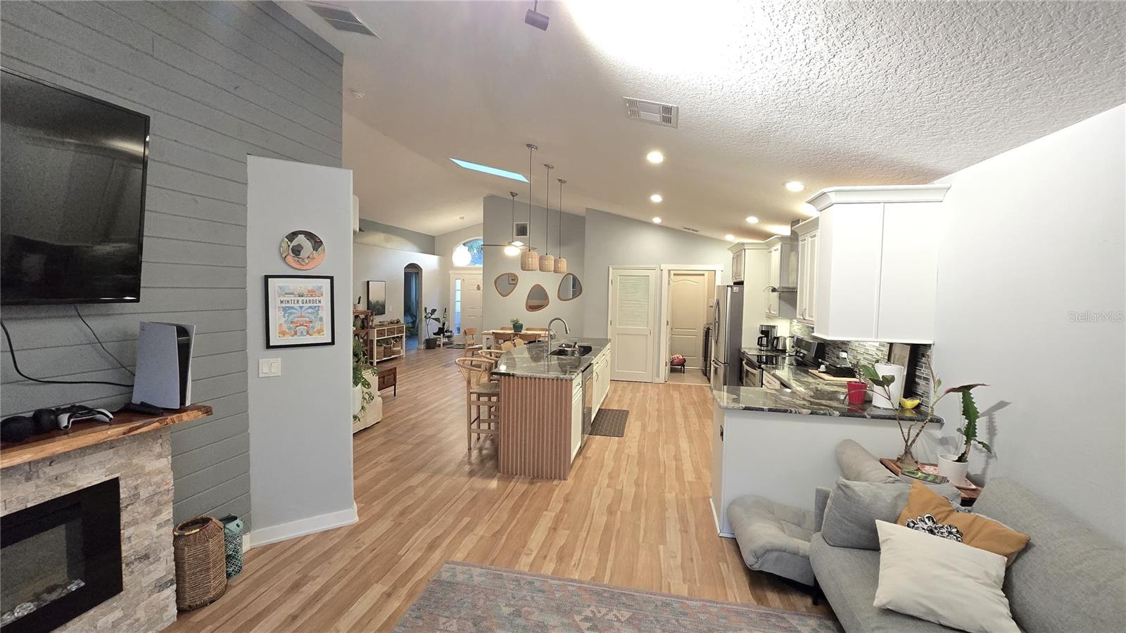 Image 3 of 37 For 2119 Oakington Street