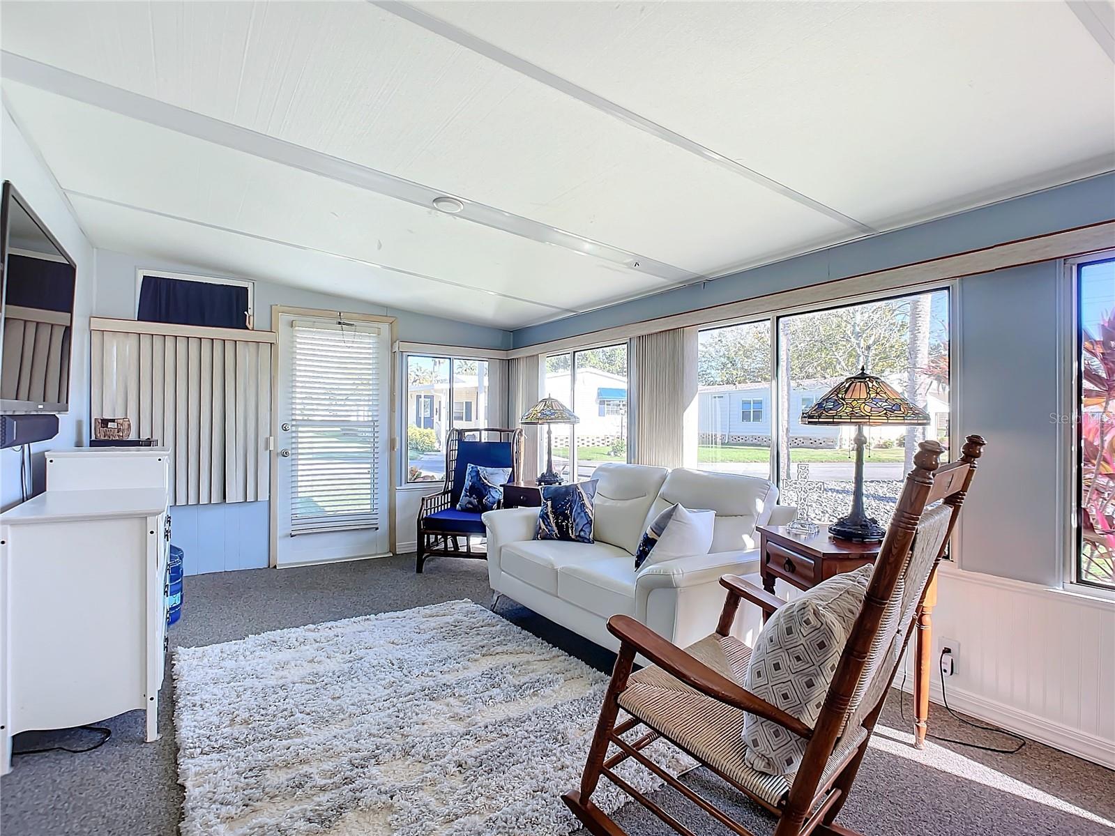 Listing photo id 8 for 812 Swallow Lane M142