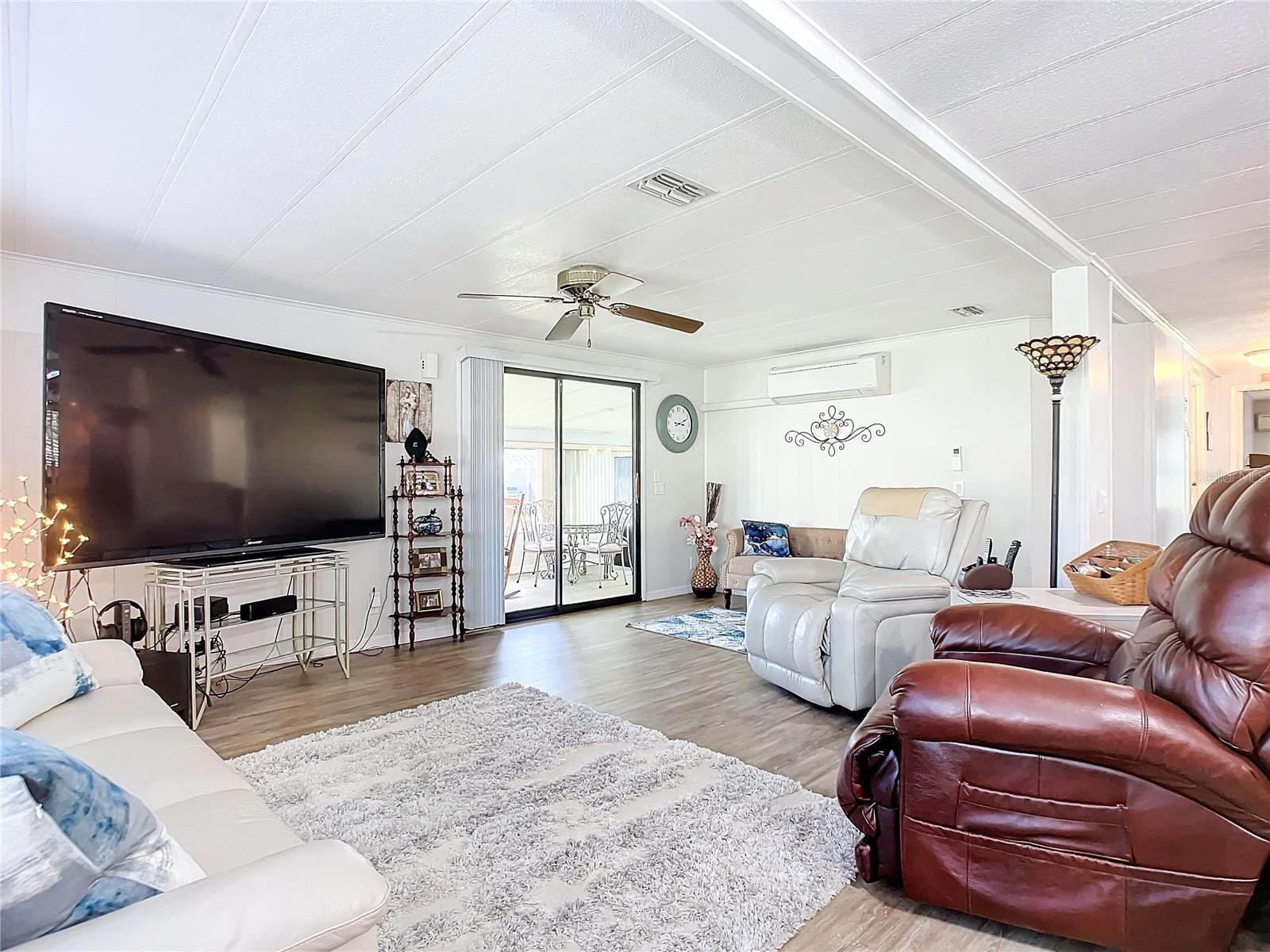 Listing photo id 15 for 812 Swallow Lane M142