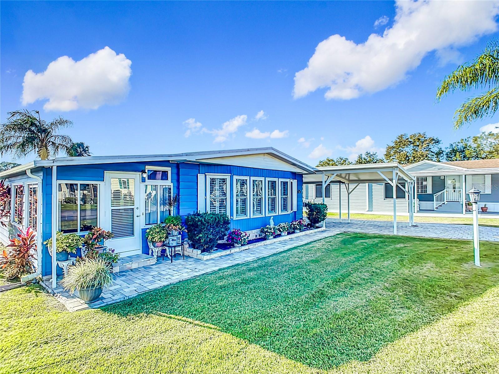 Listing photo id 0 for 812 Swallow Lane M142