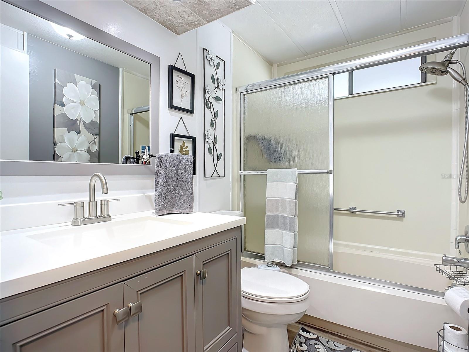 Listing photo id 22 for 812 Swallow Lane M142