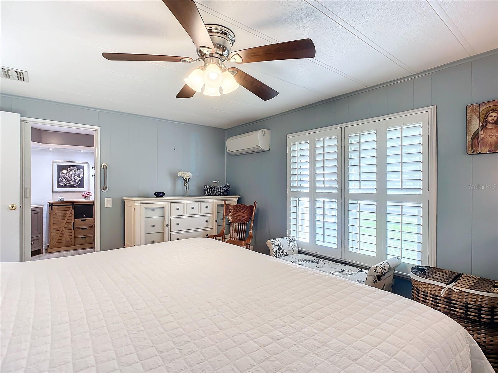 Listing photo id 23 for 812 Swallow Lane M142