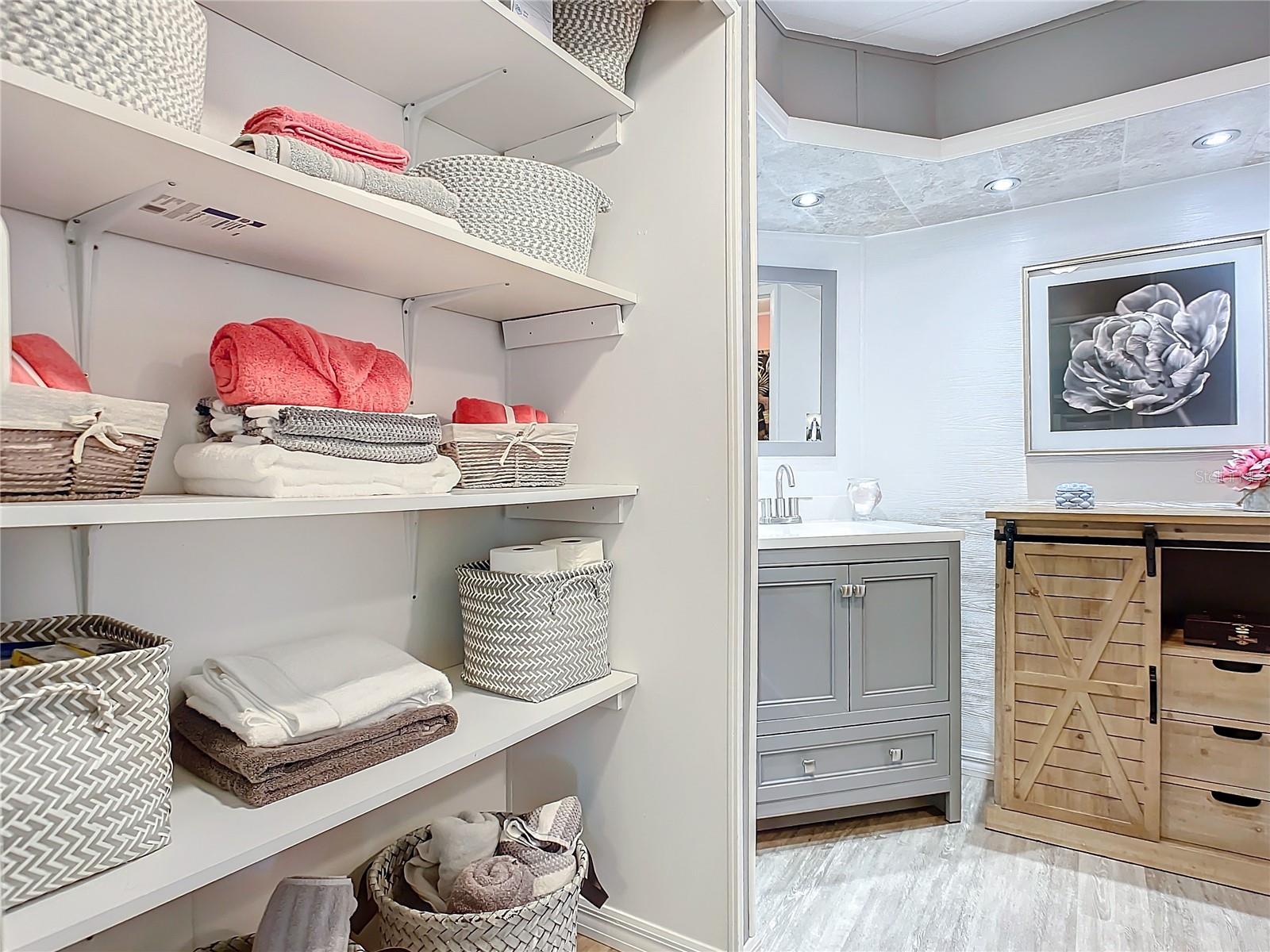 Listing photo id 26 for 812 Swallow Lane M142