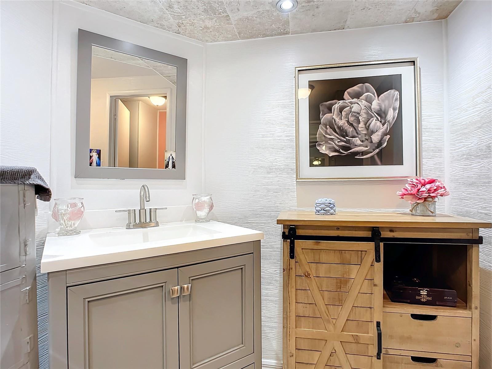 Listing photo id 27 for 812 Swallow Lane M142