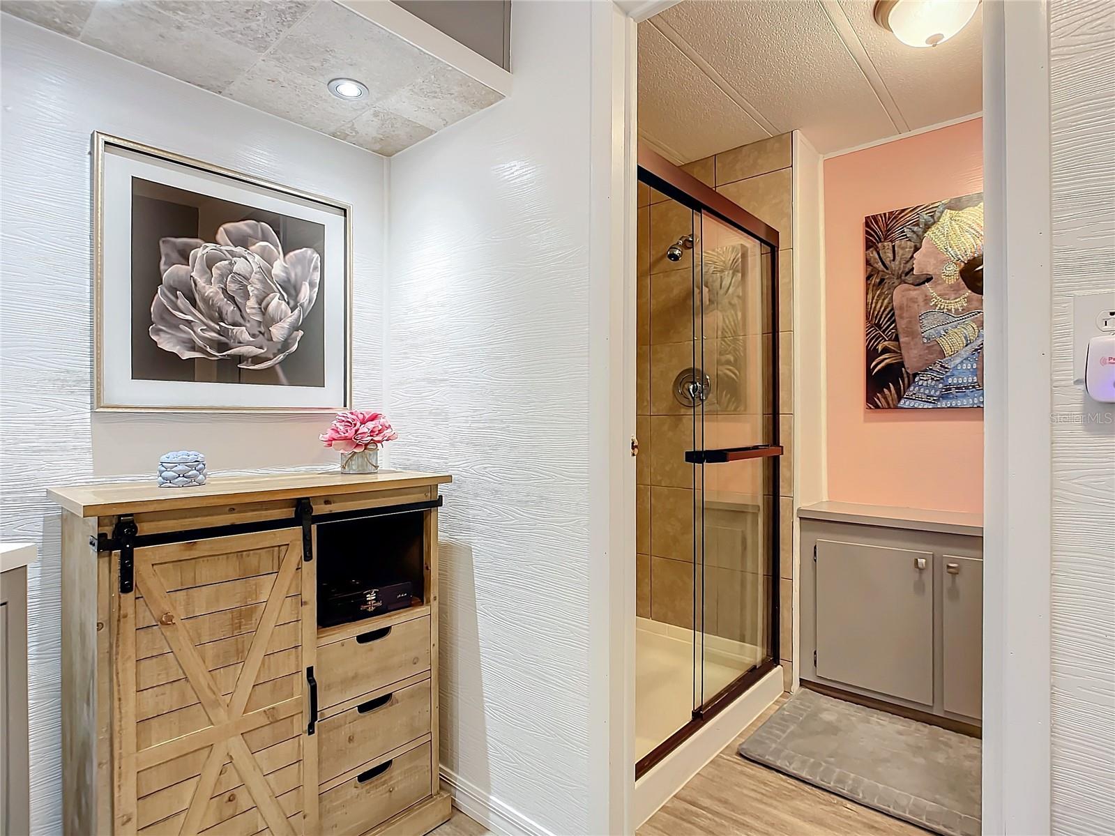 Listing photo id 28 for 812 Swallow Lane M142