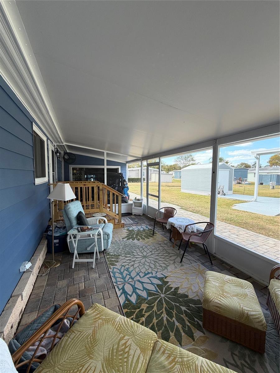 Listing photo id 32 for 812 Swallow Lane M142